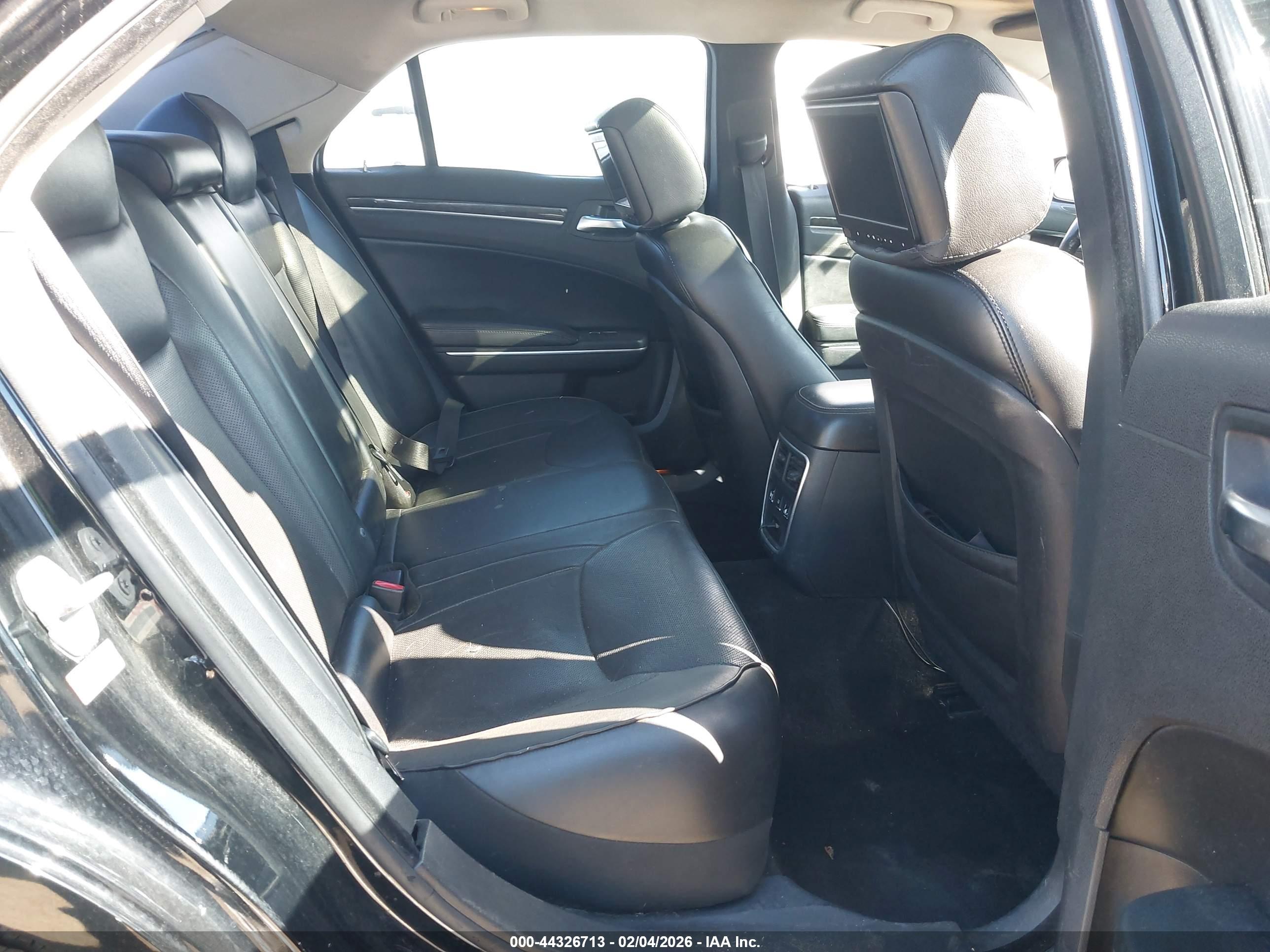 CHRYSLER 300C image 8