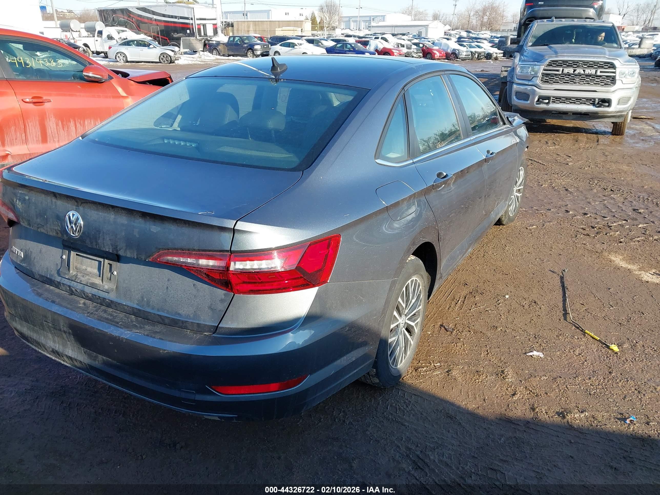VOLKSWAGEN JETTA image 4