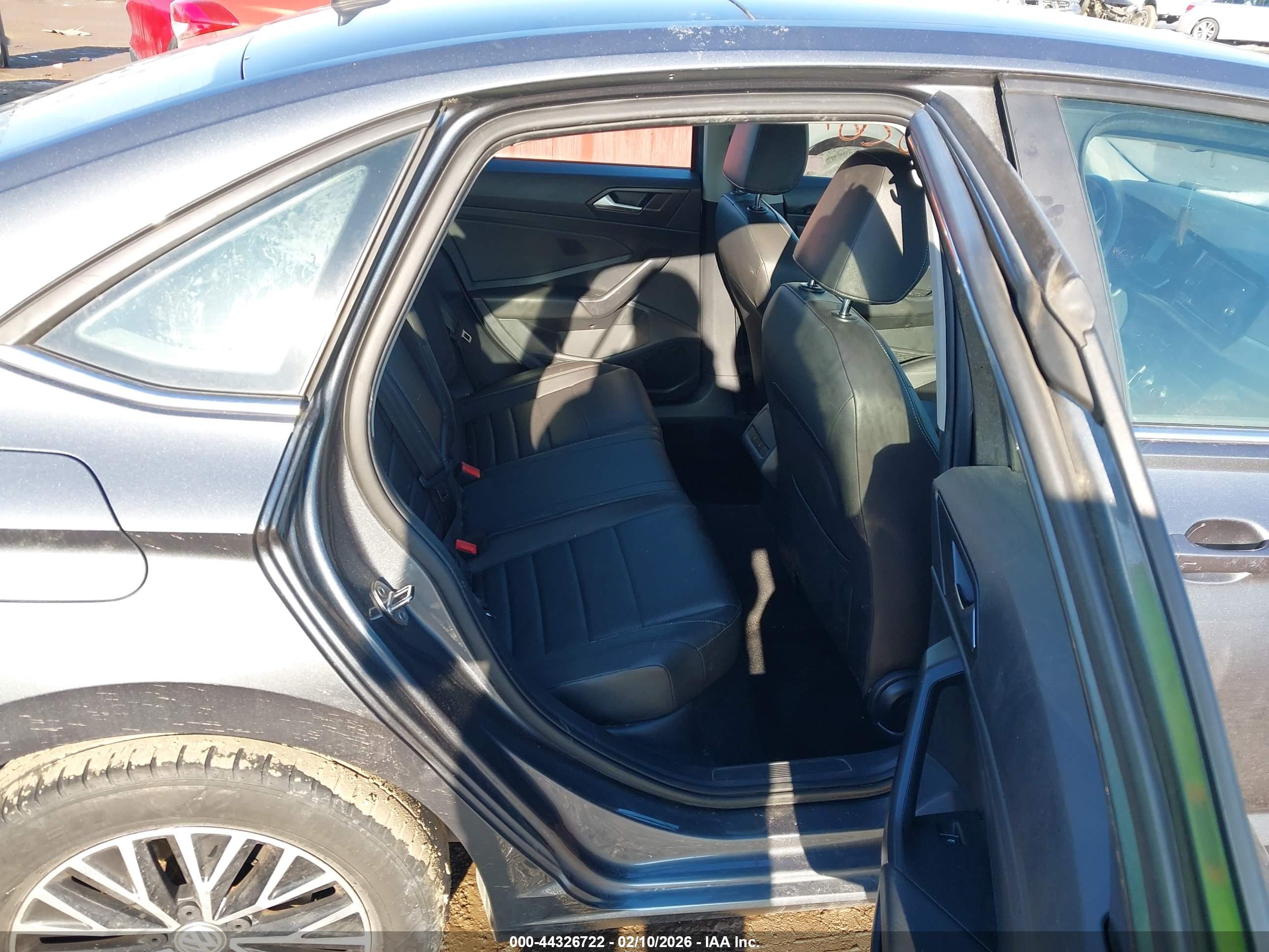 VOLKSWAGEN JETTA image 8