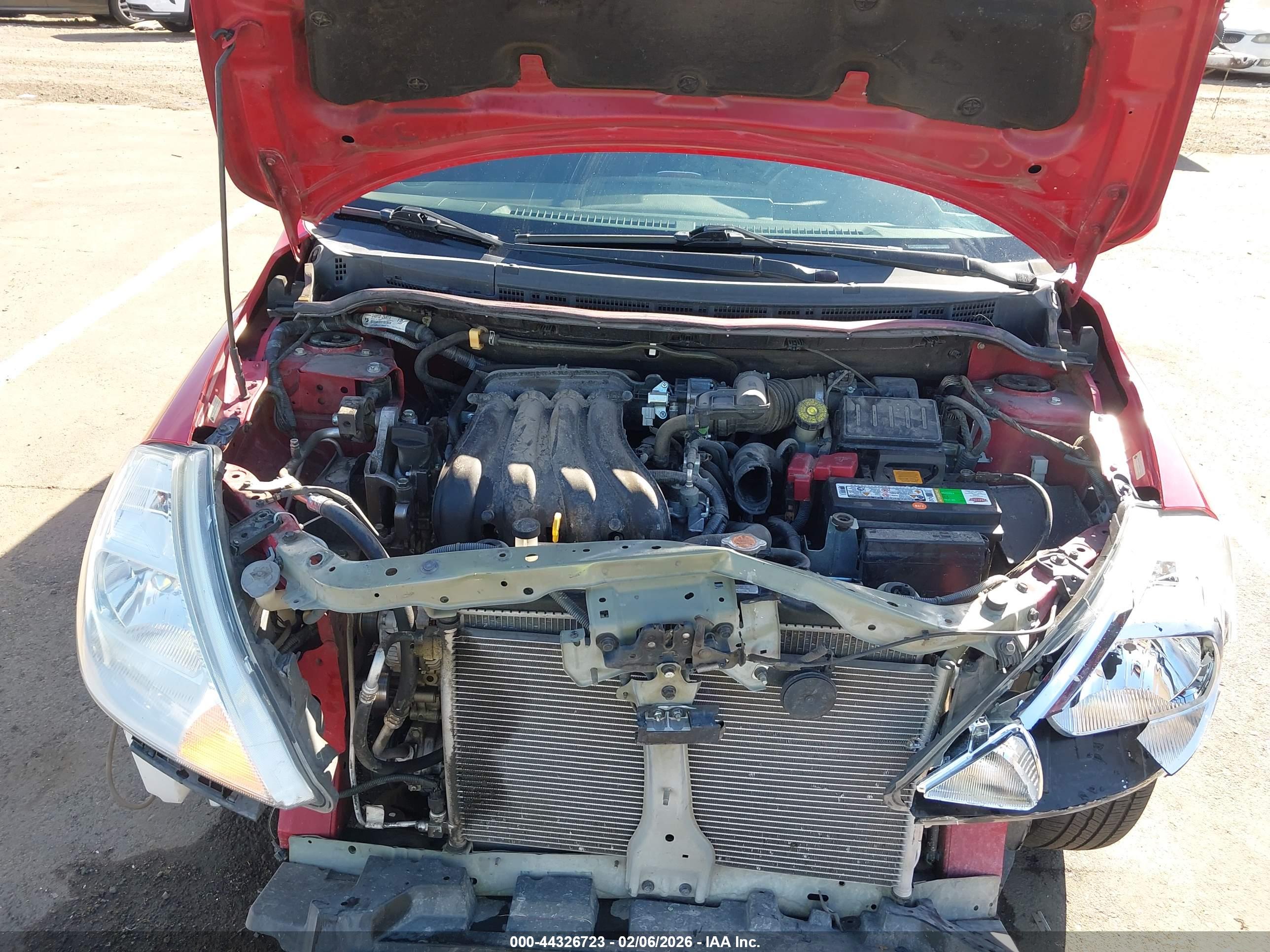 NISSAN VERSA image 10