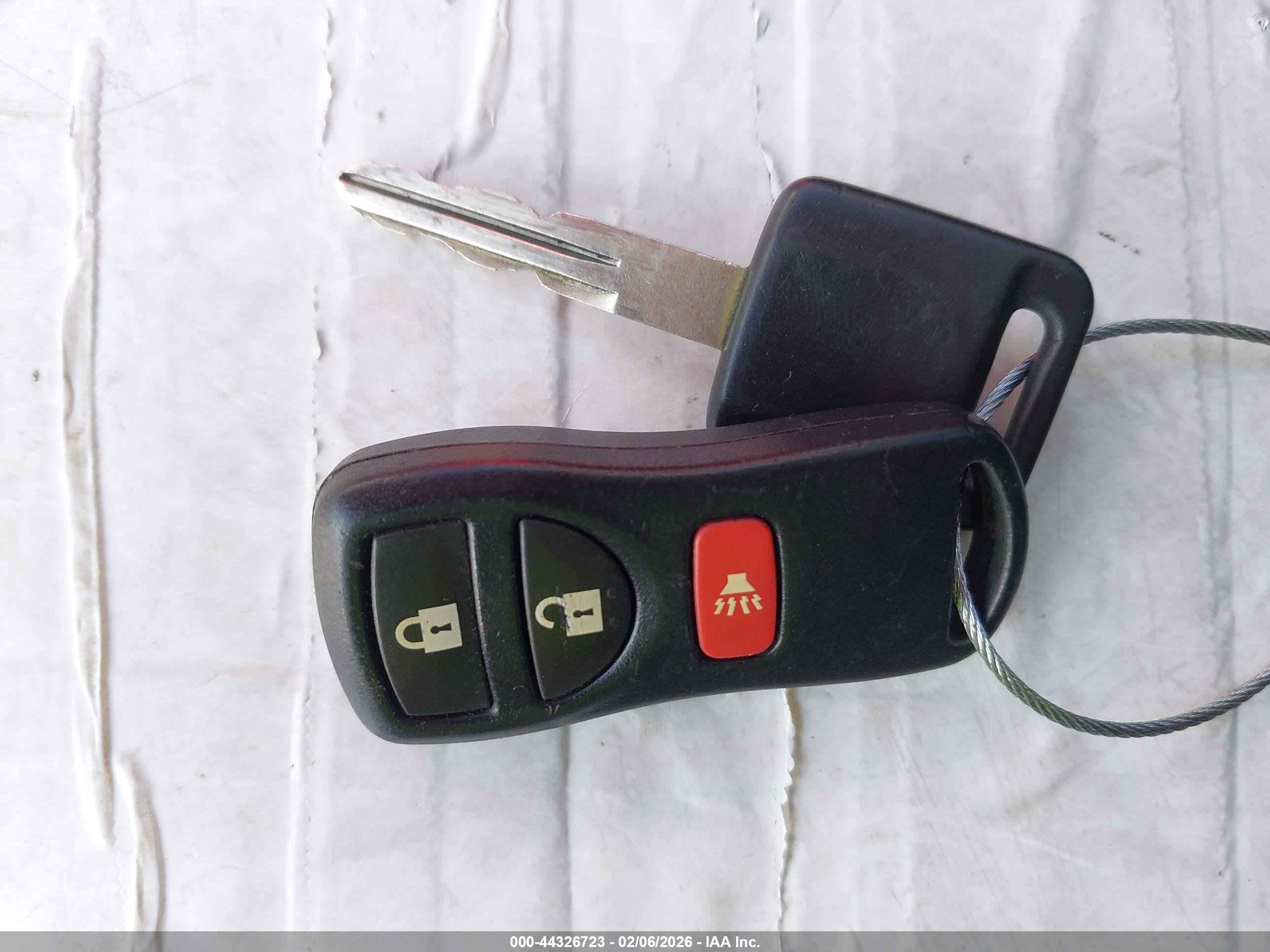 NISSAN VERSA image 11