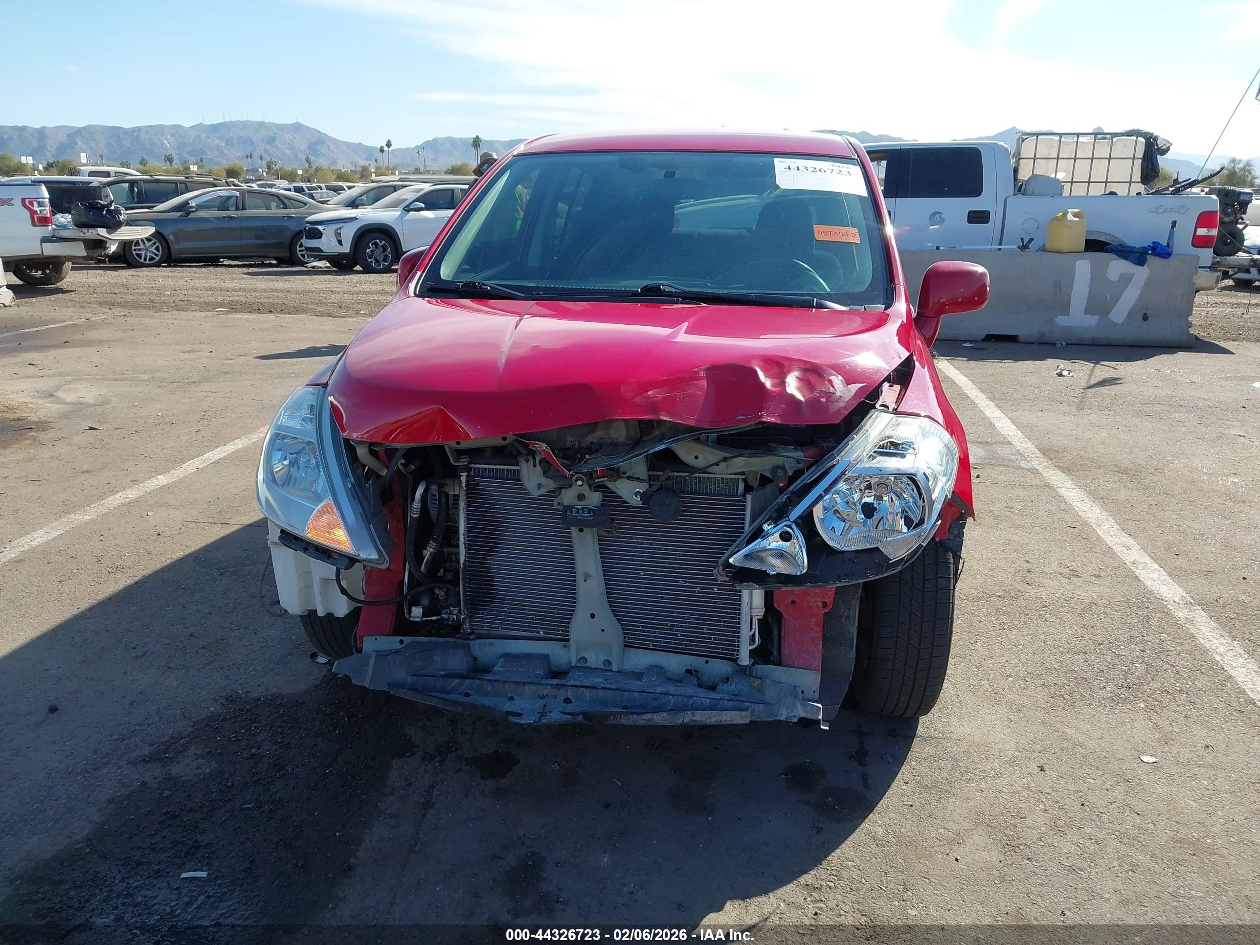 NISSAN VERSA image 6