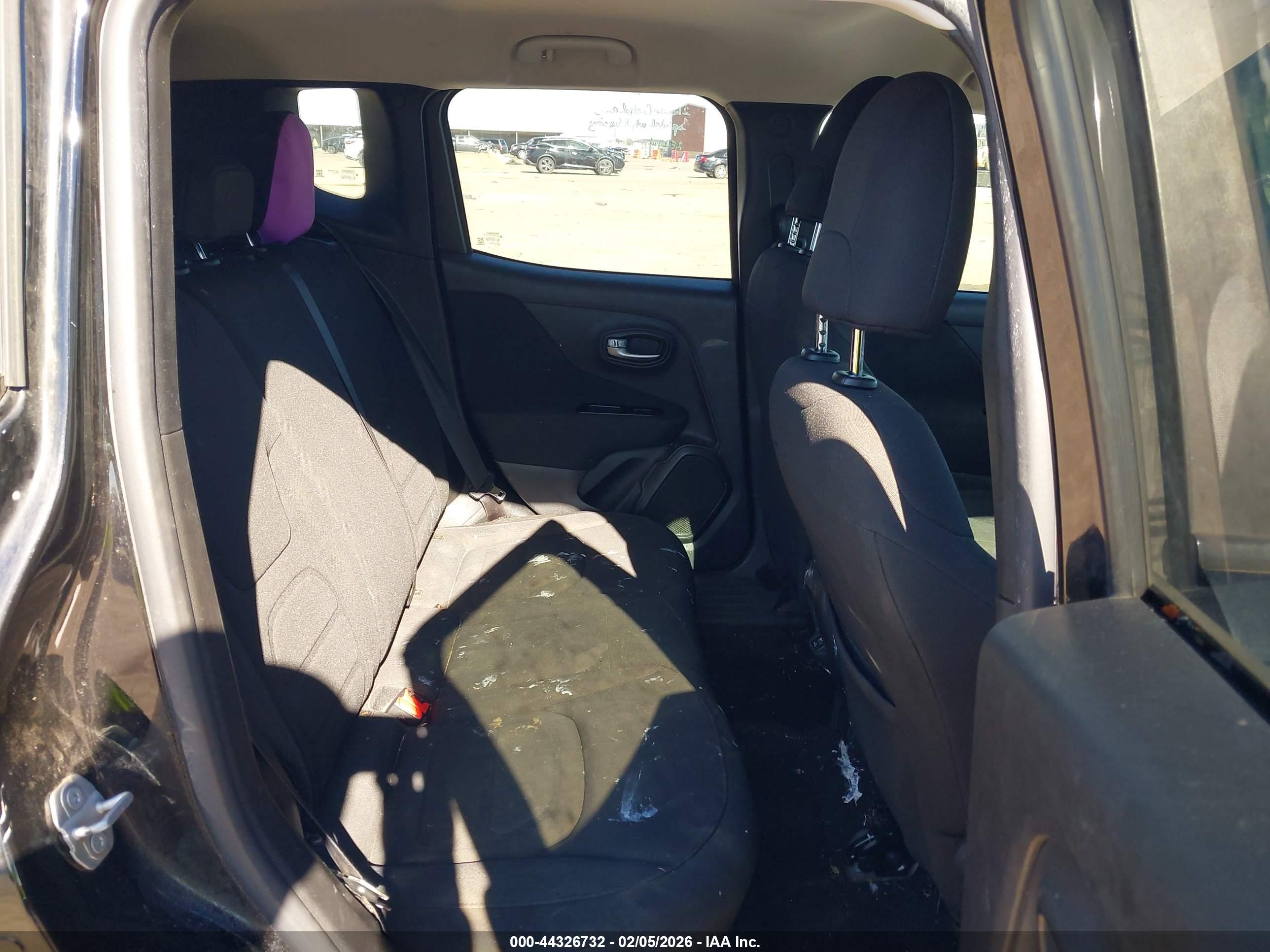 JEEP RENEGADE image 8