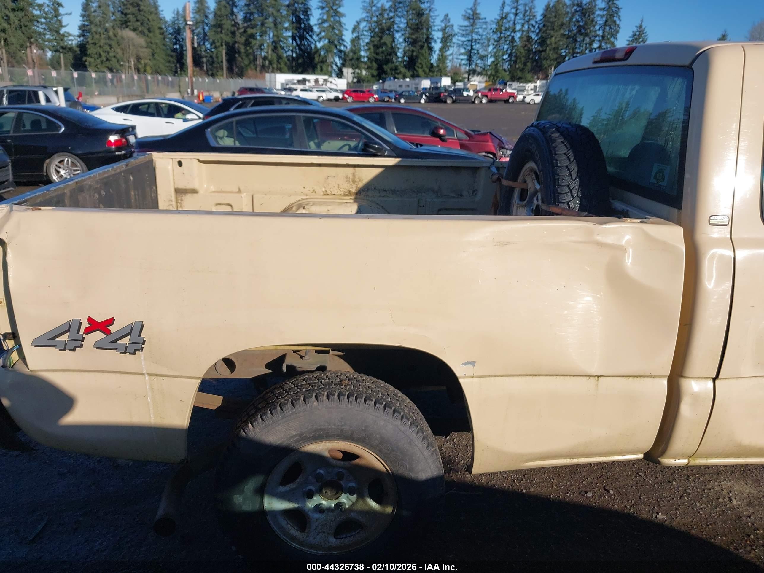 CHEVROLET SILVERADO image 6