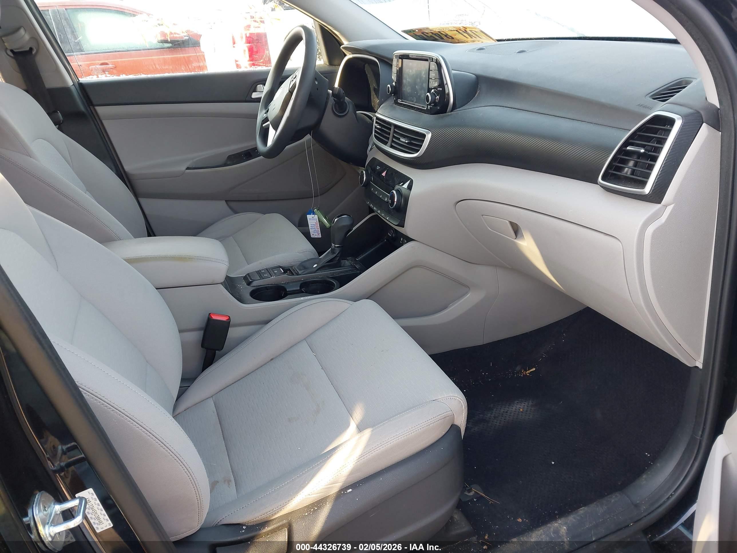 HYUNDAI TUCSON image 5