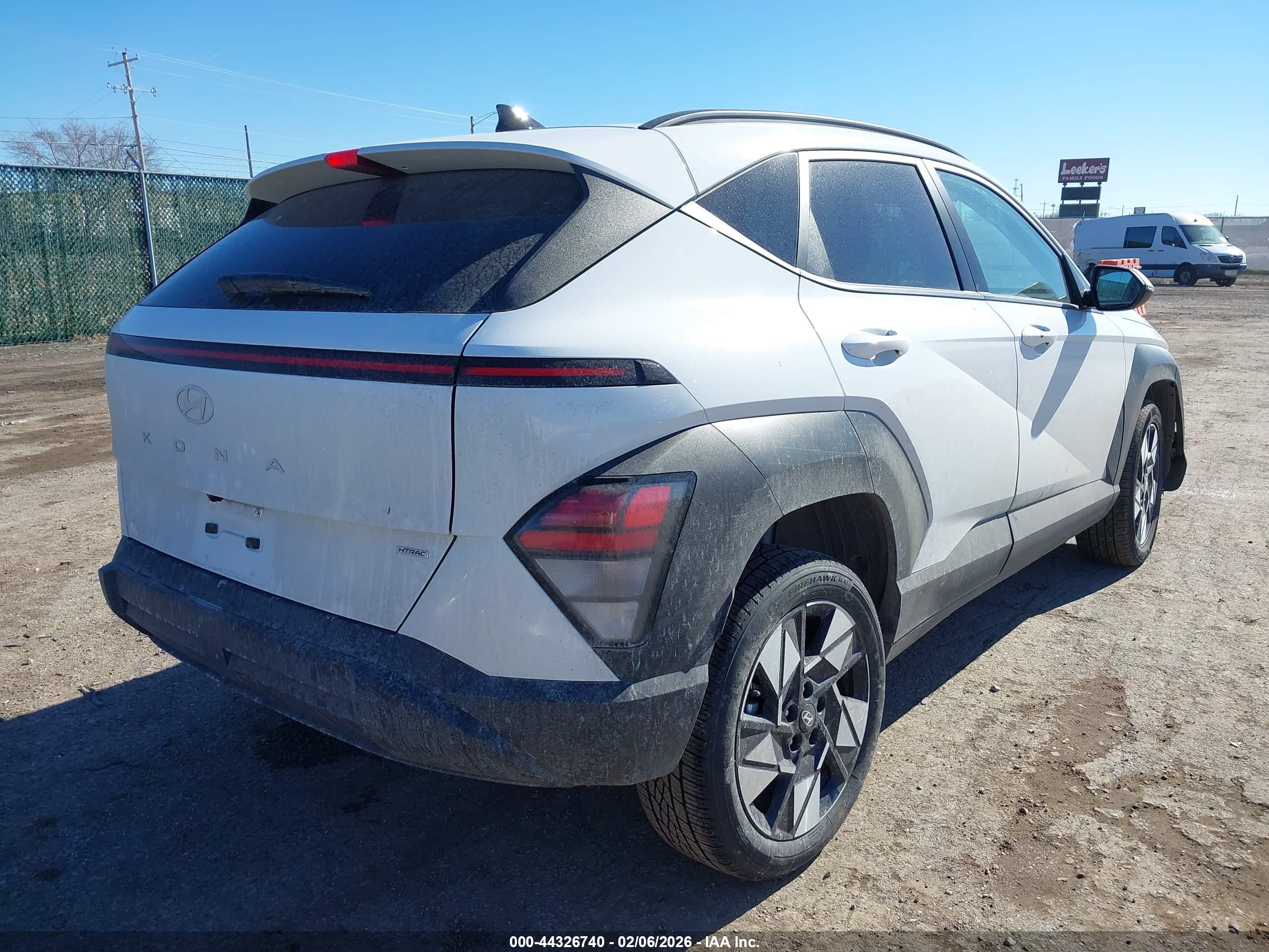 HYUNDAI KONA image 4