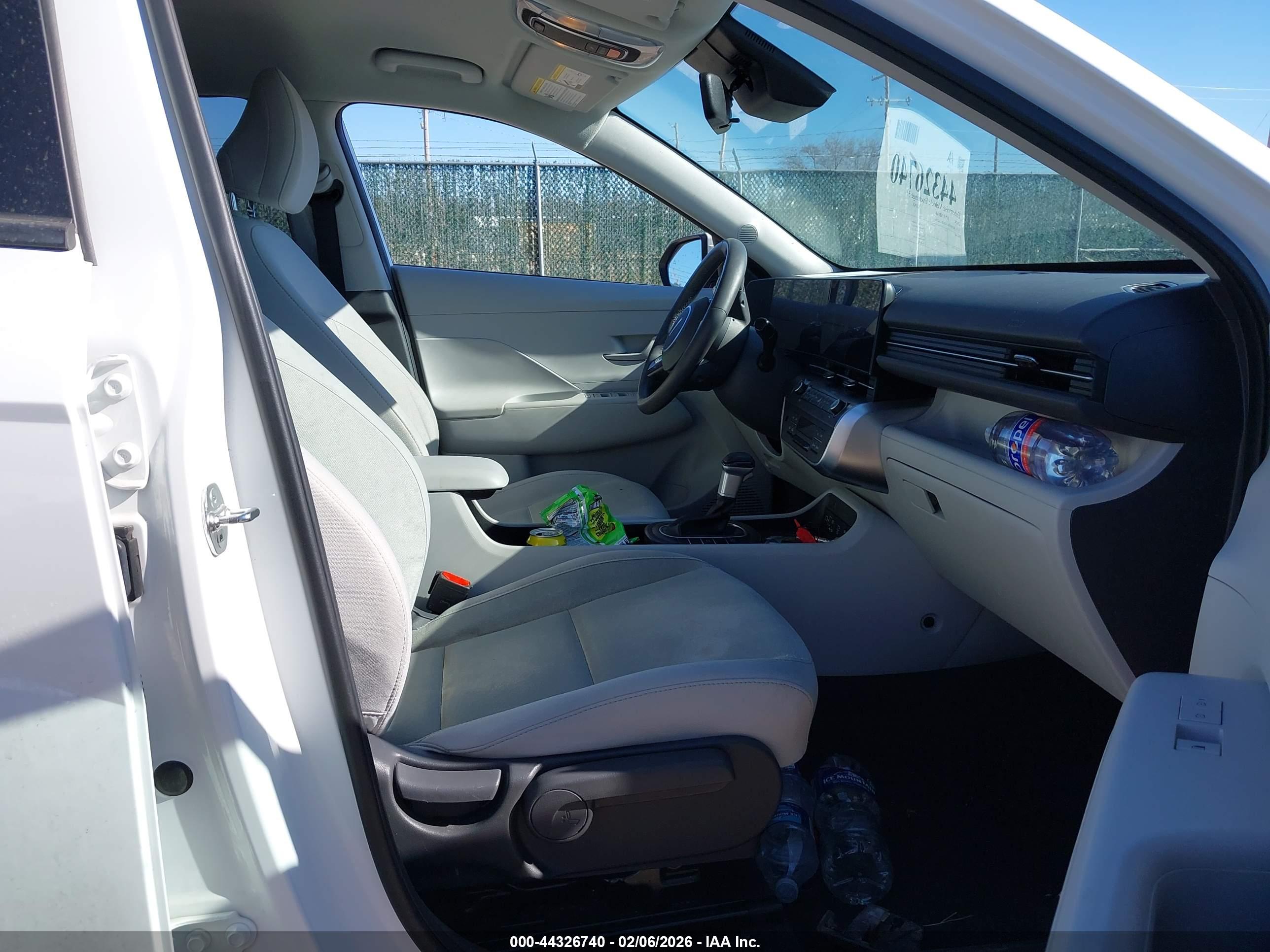 HYUNDAI KONA image 5