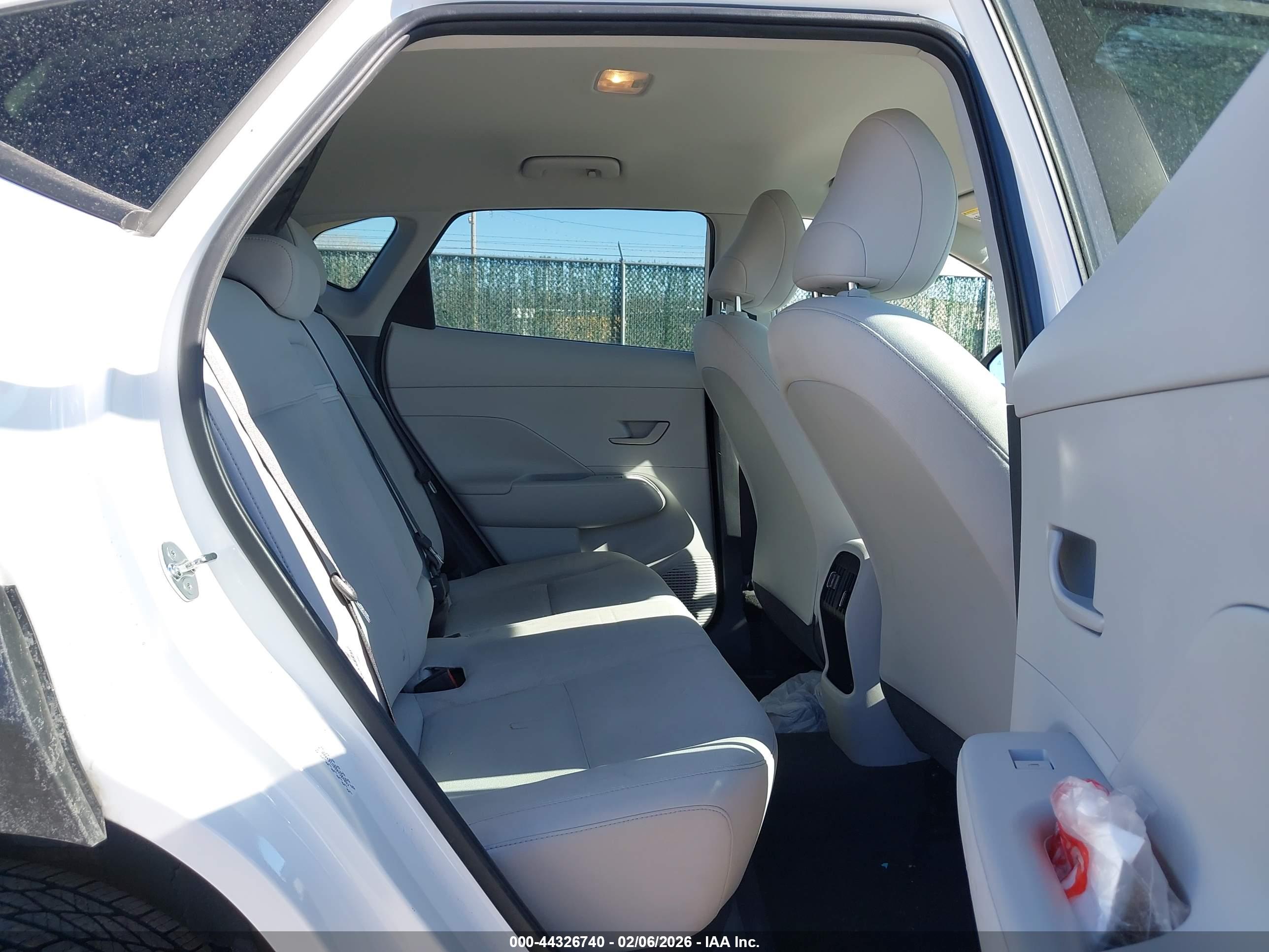 HYUNDAI KONA image 8