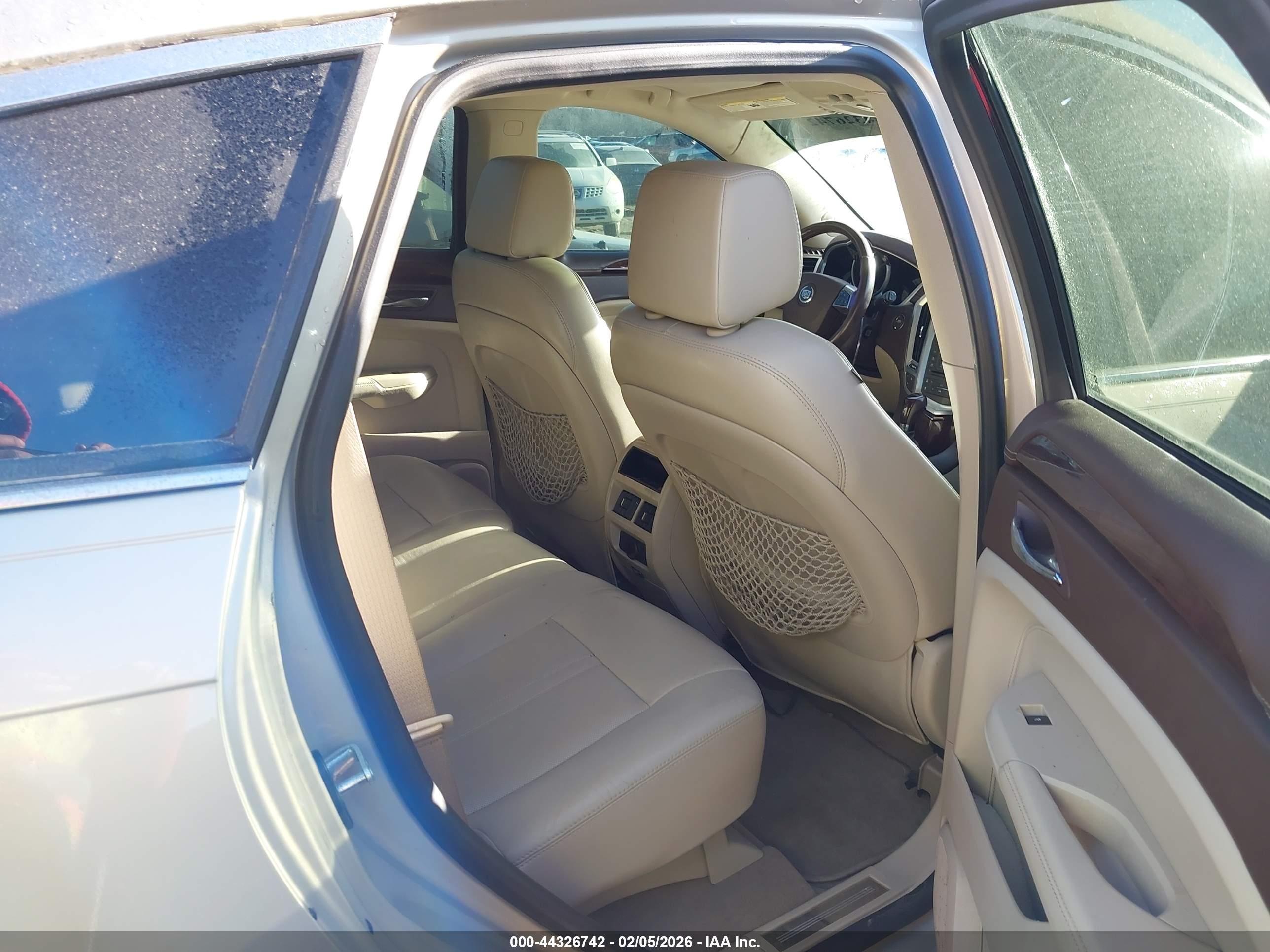 CADILLAC SRX image 8