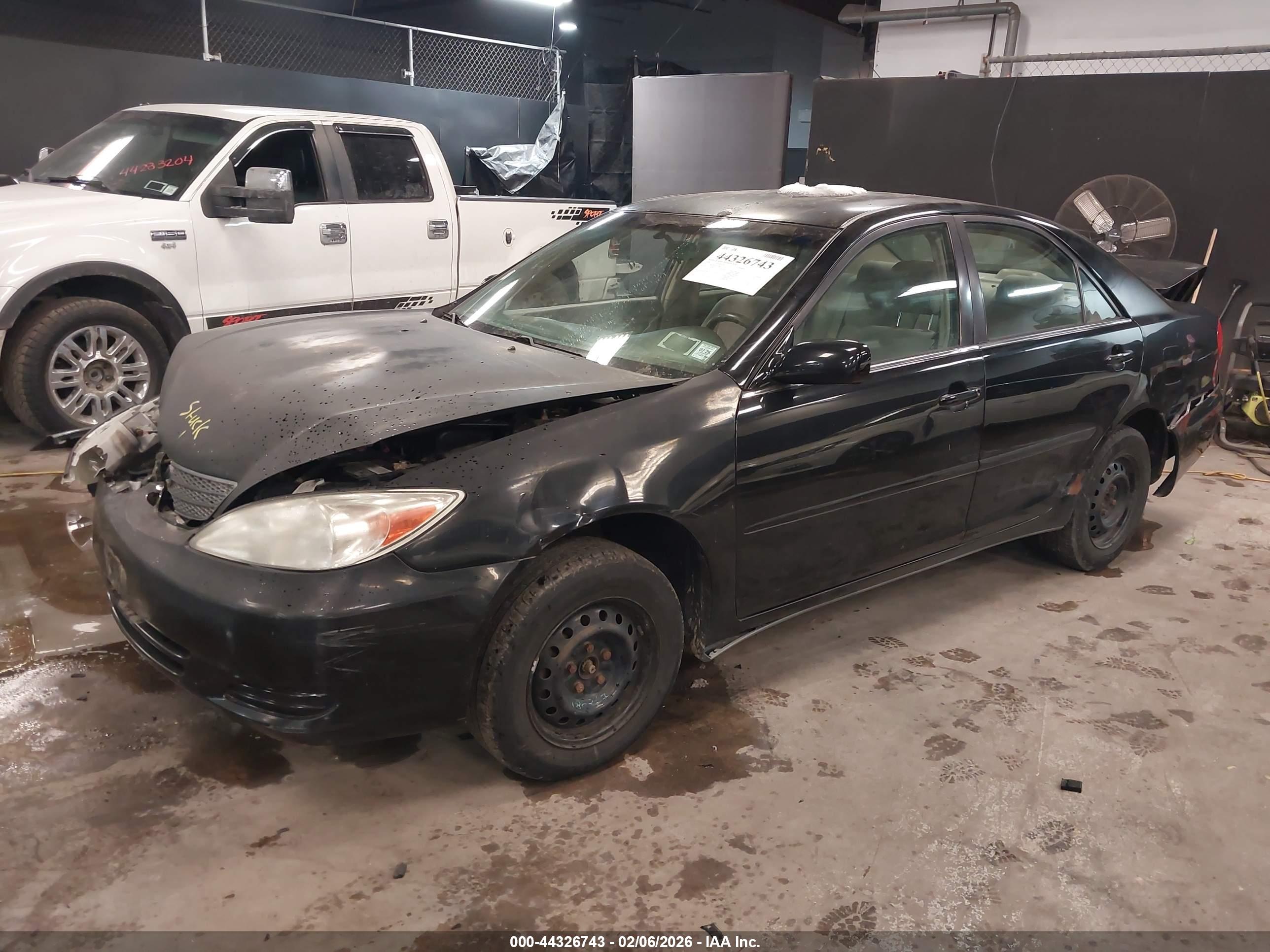 TOYOTA CAMRY image 2