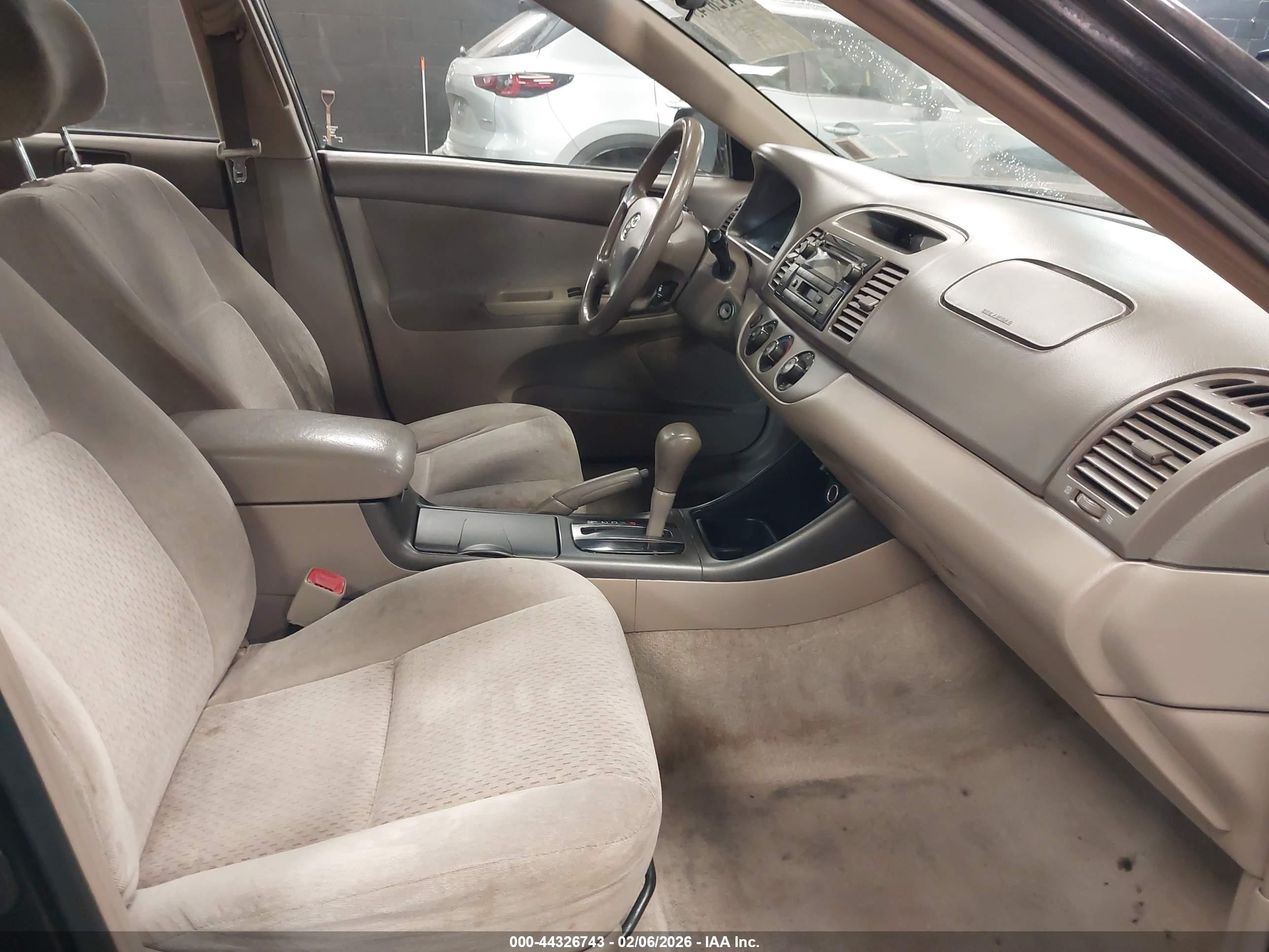 TOYOTA CAMRY image 5