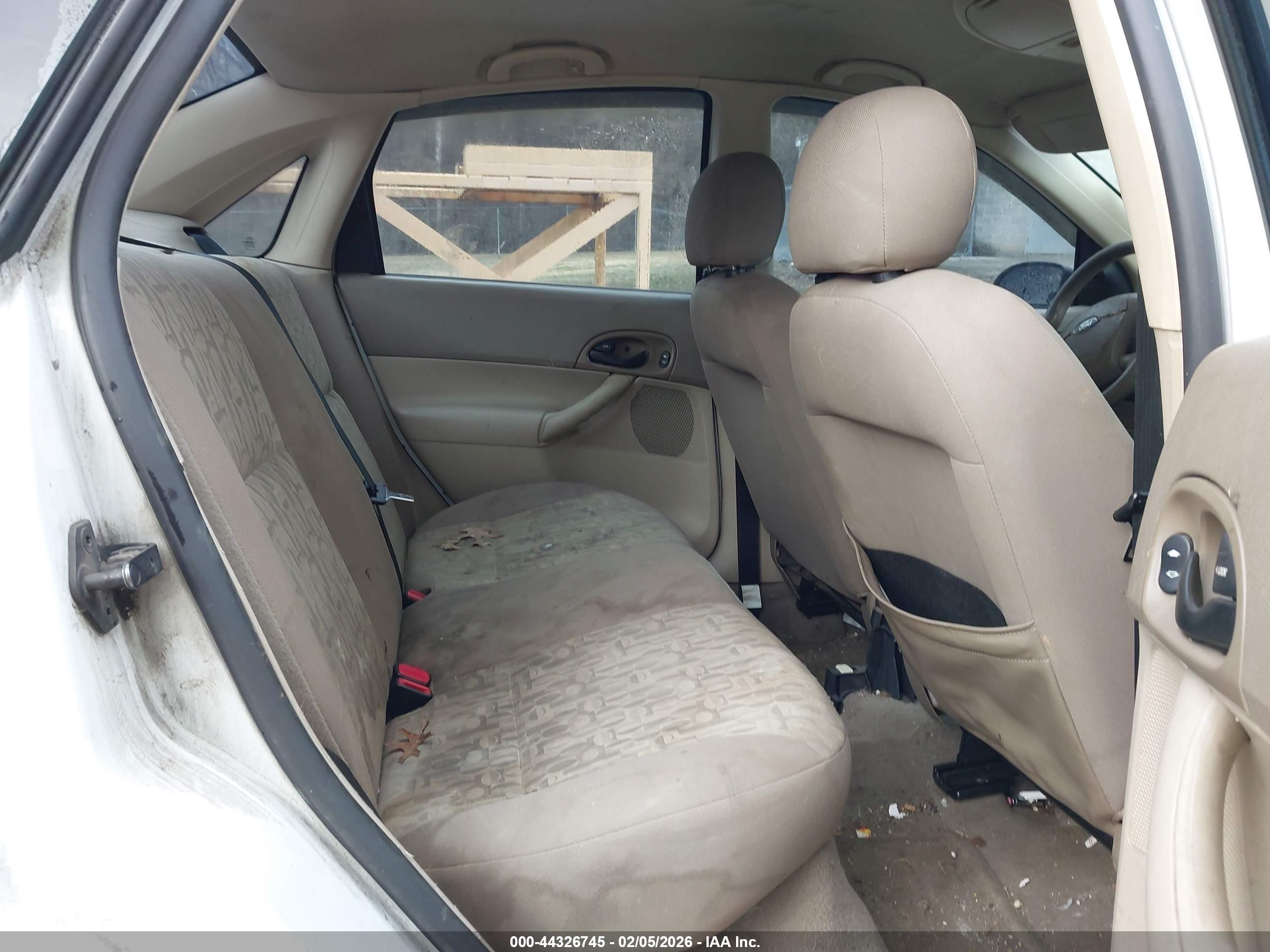 FORD FOCUS image 8