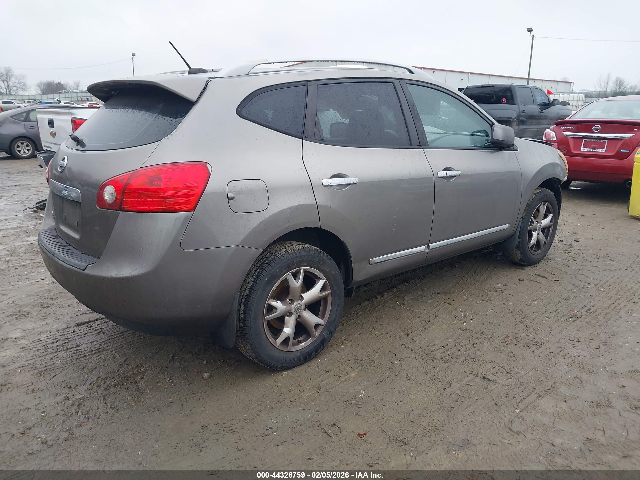 NISSAN ROGUE image 4