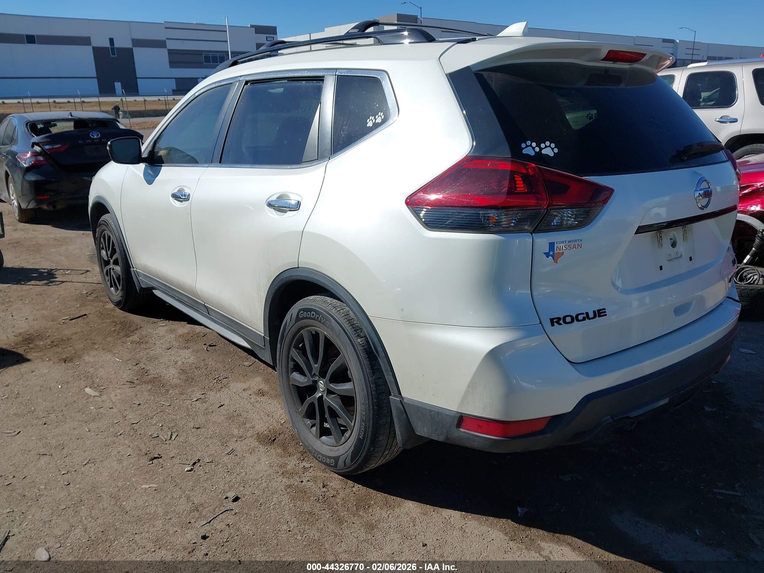 NISSAN ROGUE image 3