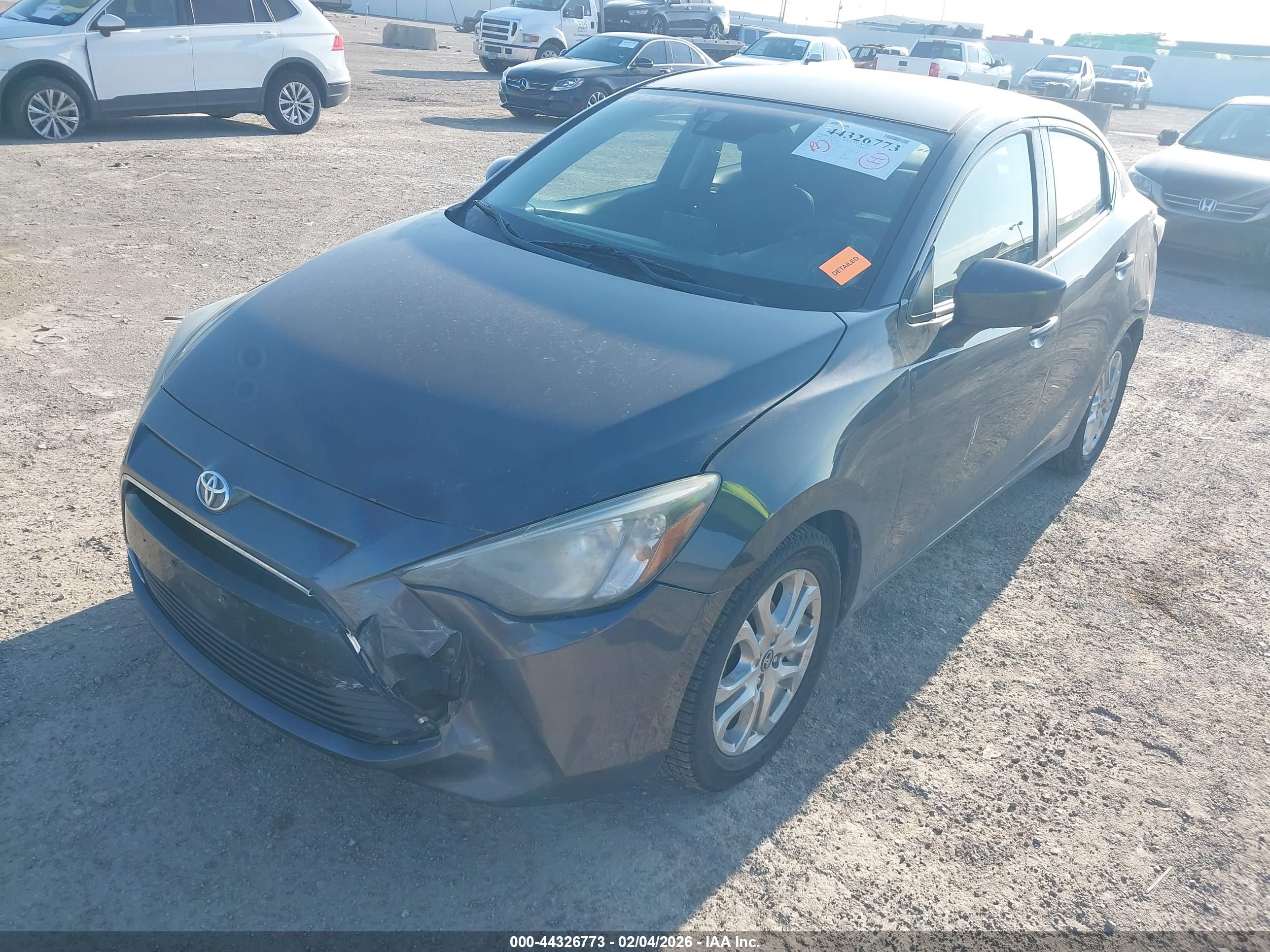 TOYOTA YARIS image 2