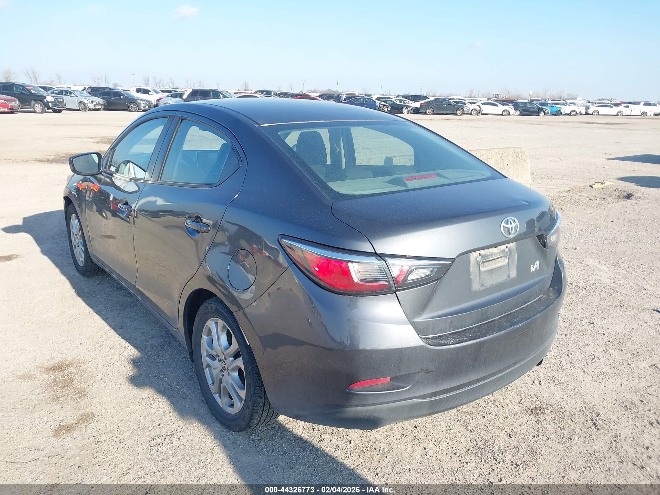 TOYOTA YARIS image 3