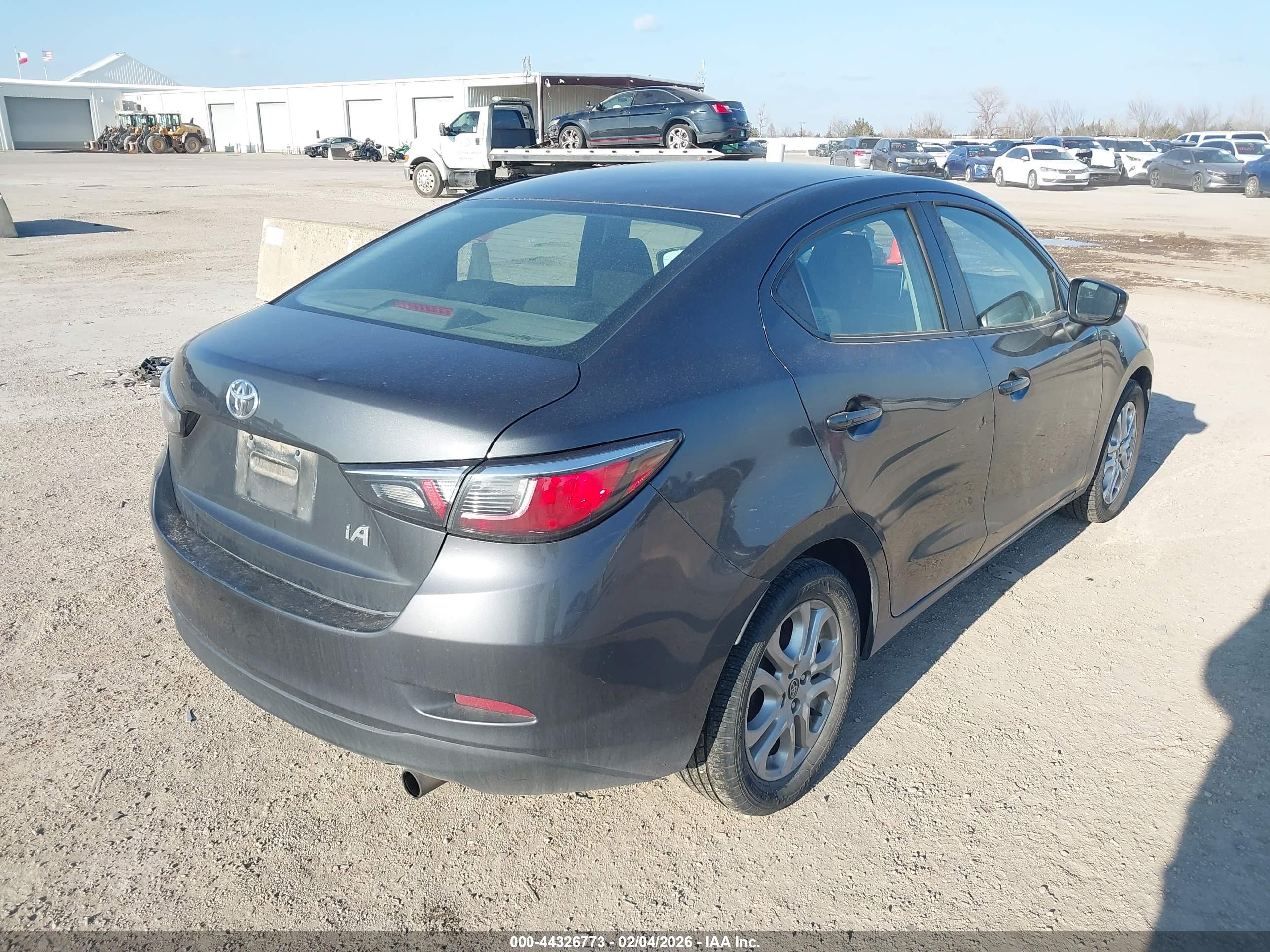 TOYOTA YARIS image 4