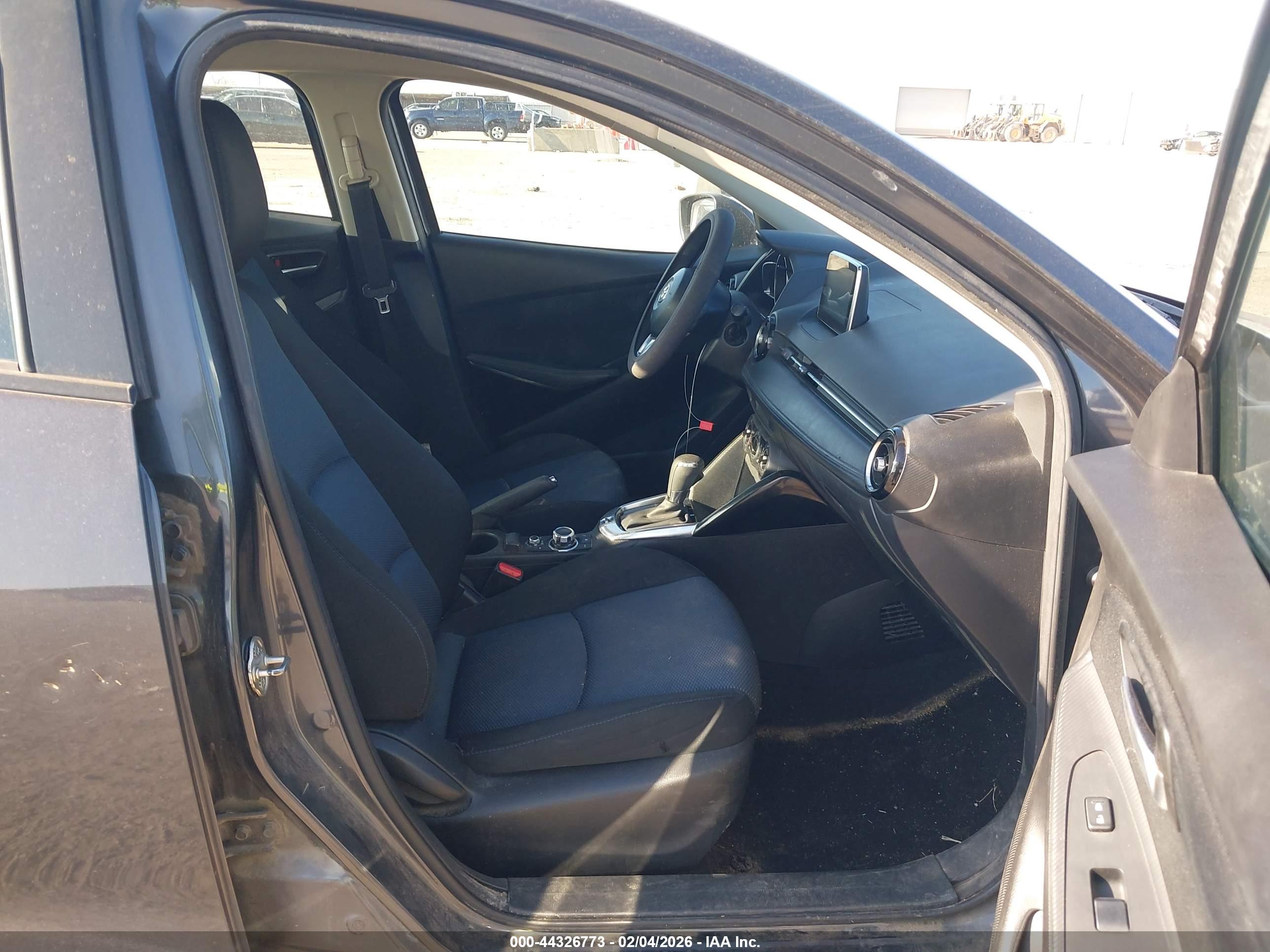 TOYOTA YARIS image 5