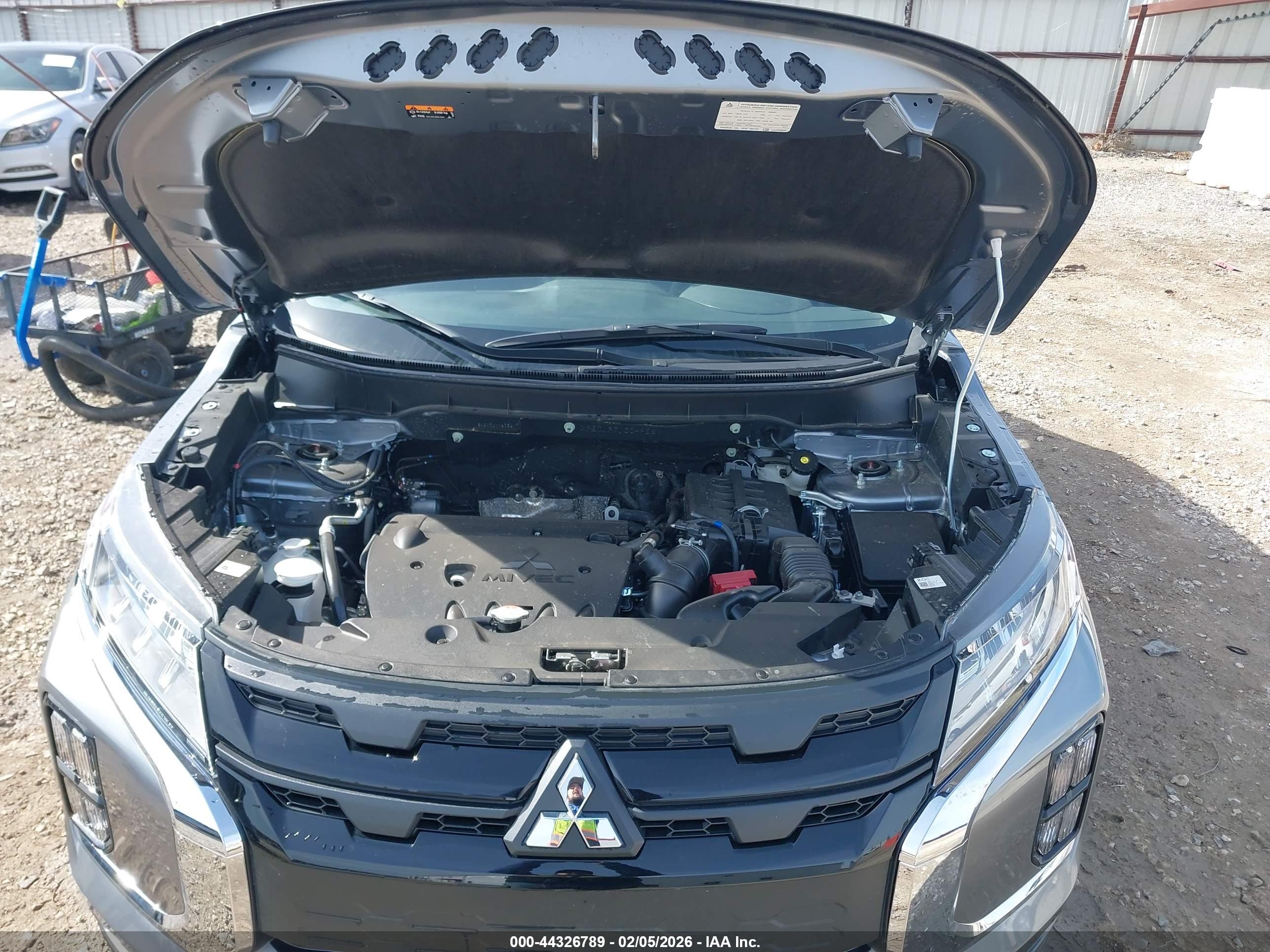 MITSUBISHI OUTLANDER image 10