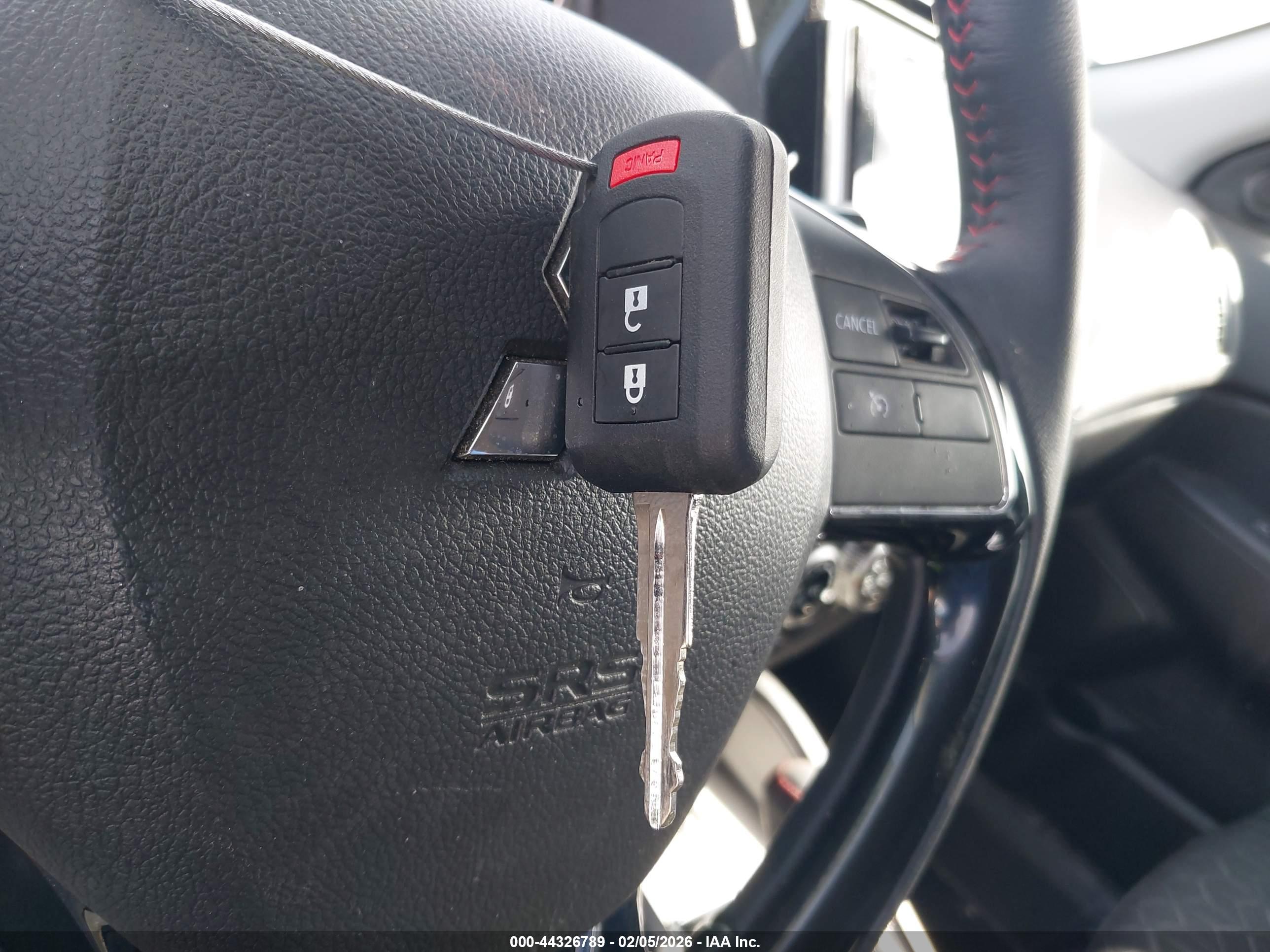 MITSUBISHI OUTLANDER image 11