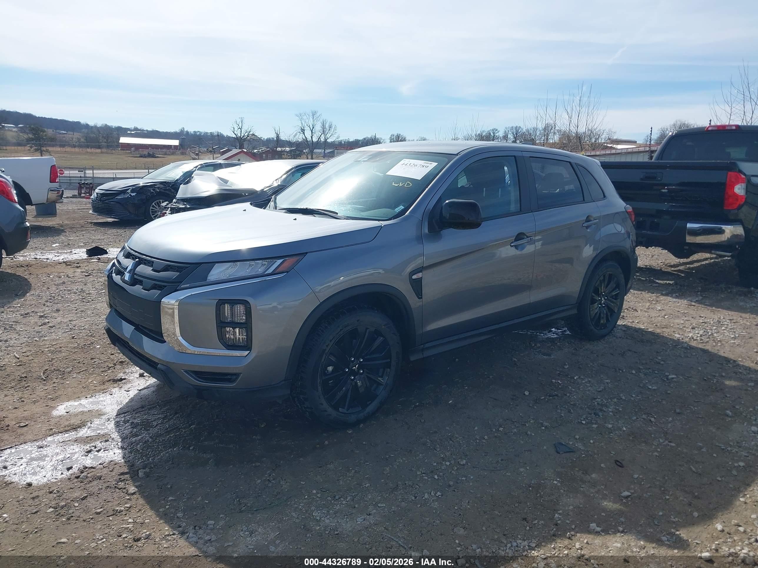 MITSUBISHI OUTLANDER image 2