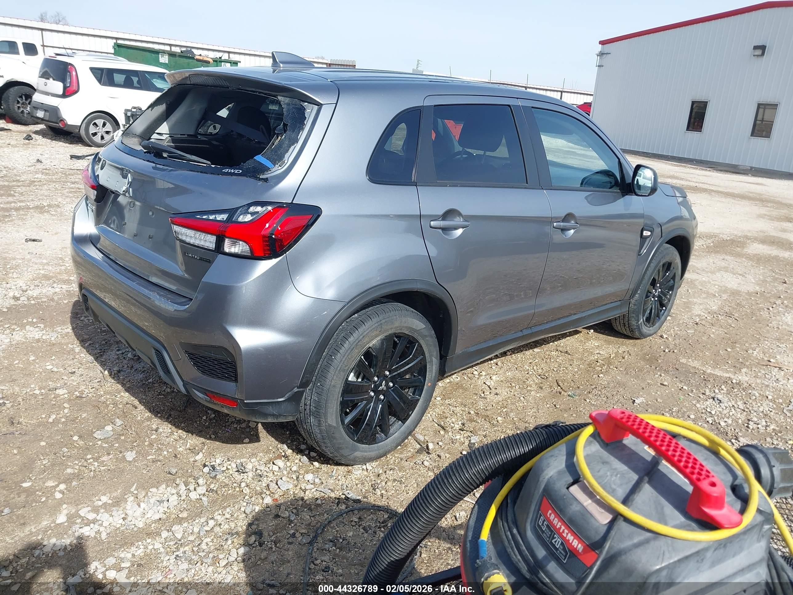 MITSUBISHI OUTLANDER image 4