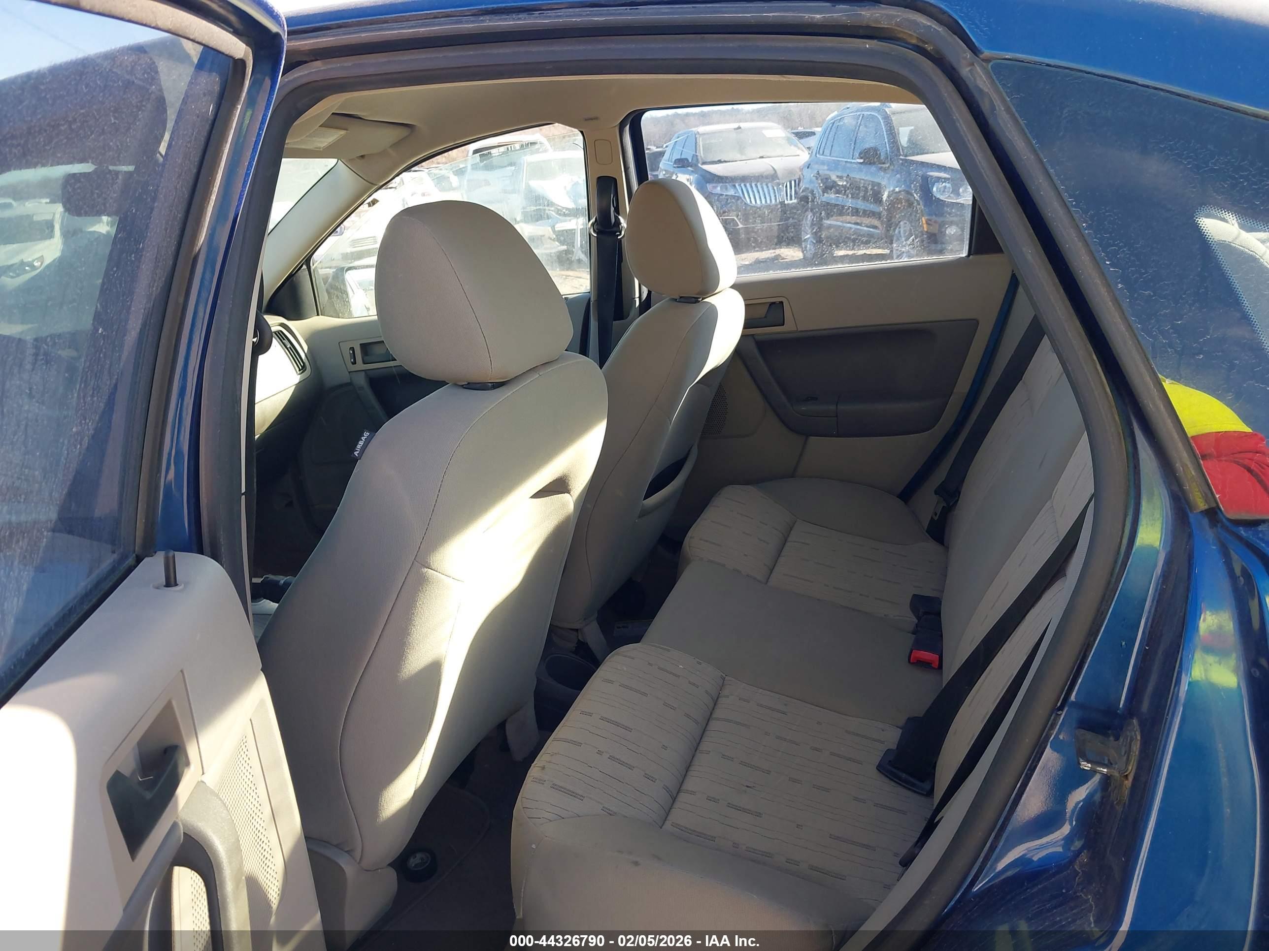 FORD FOCUS image 8