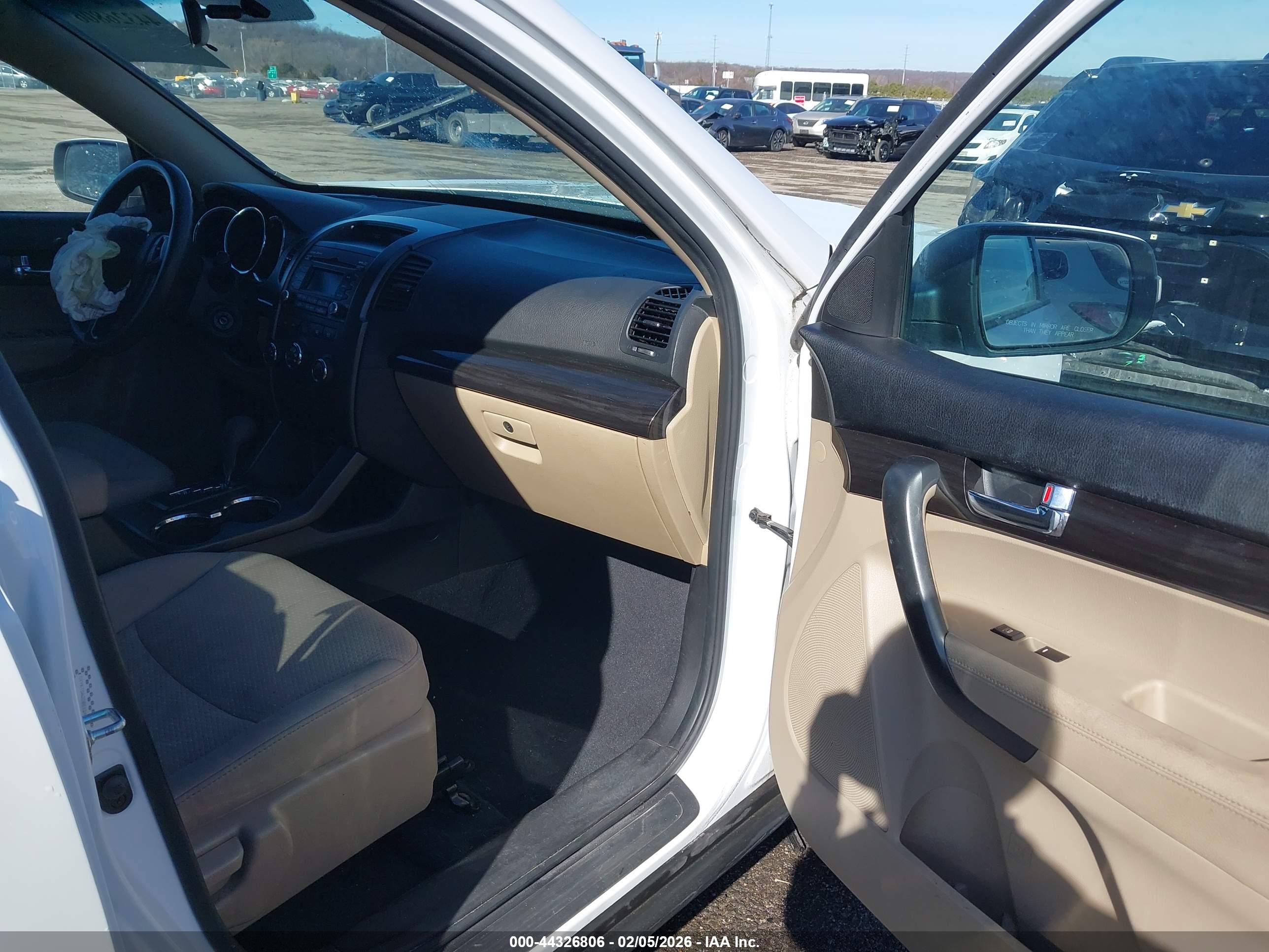 KIA SORENTO image 5
