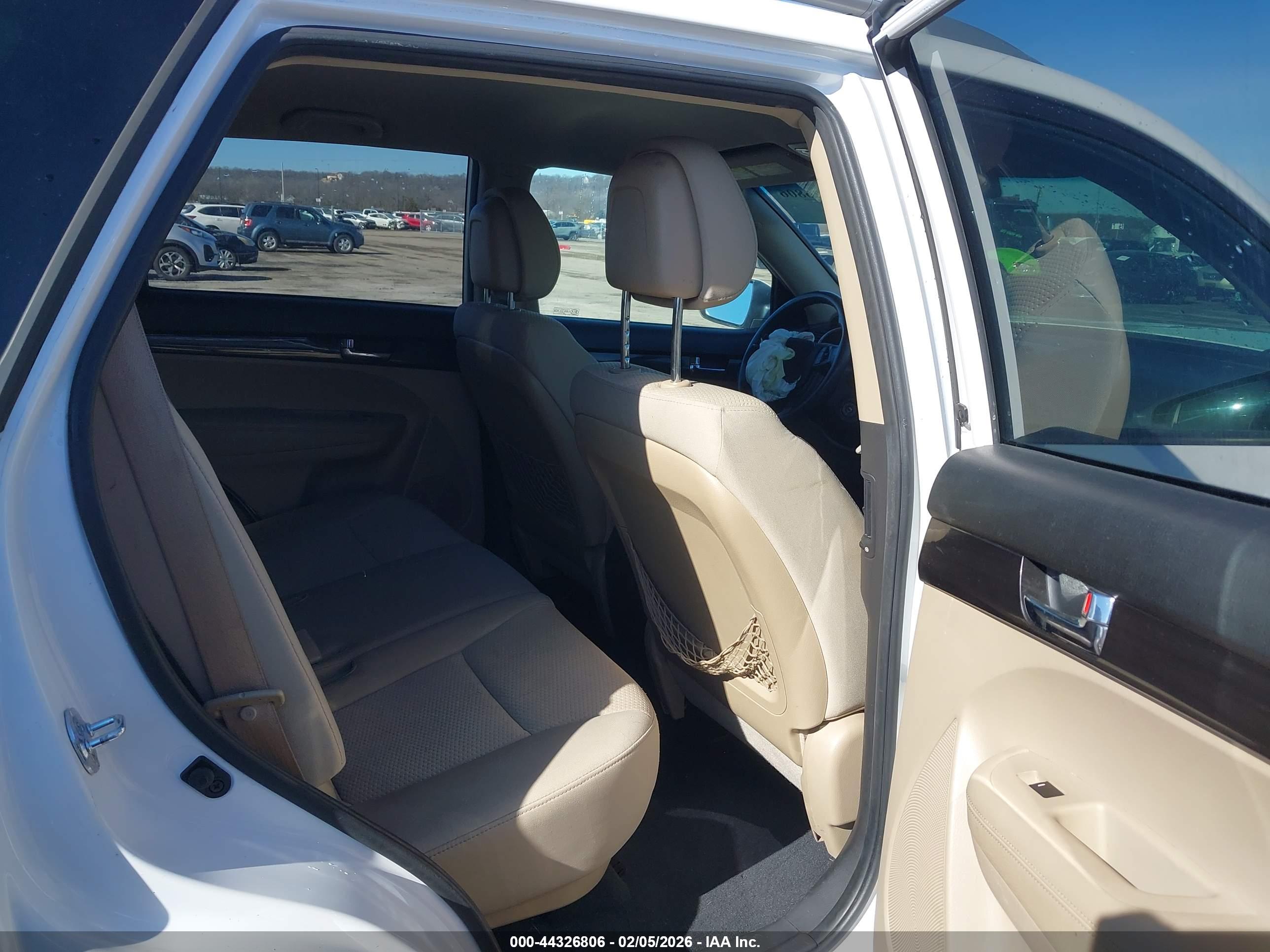 KIA SORENTO image 8