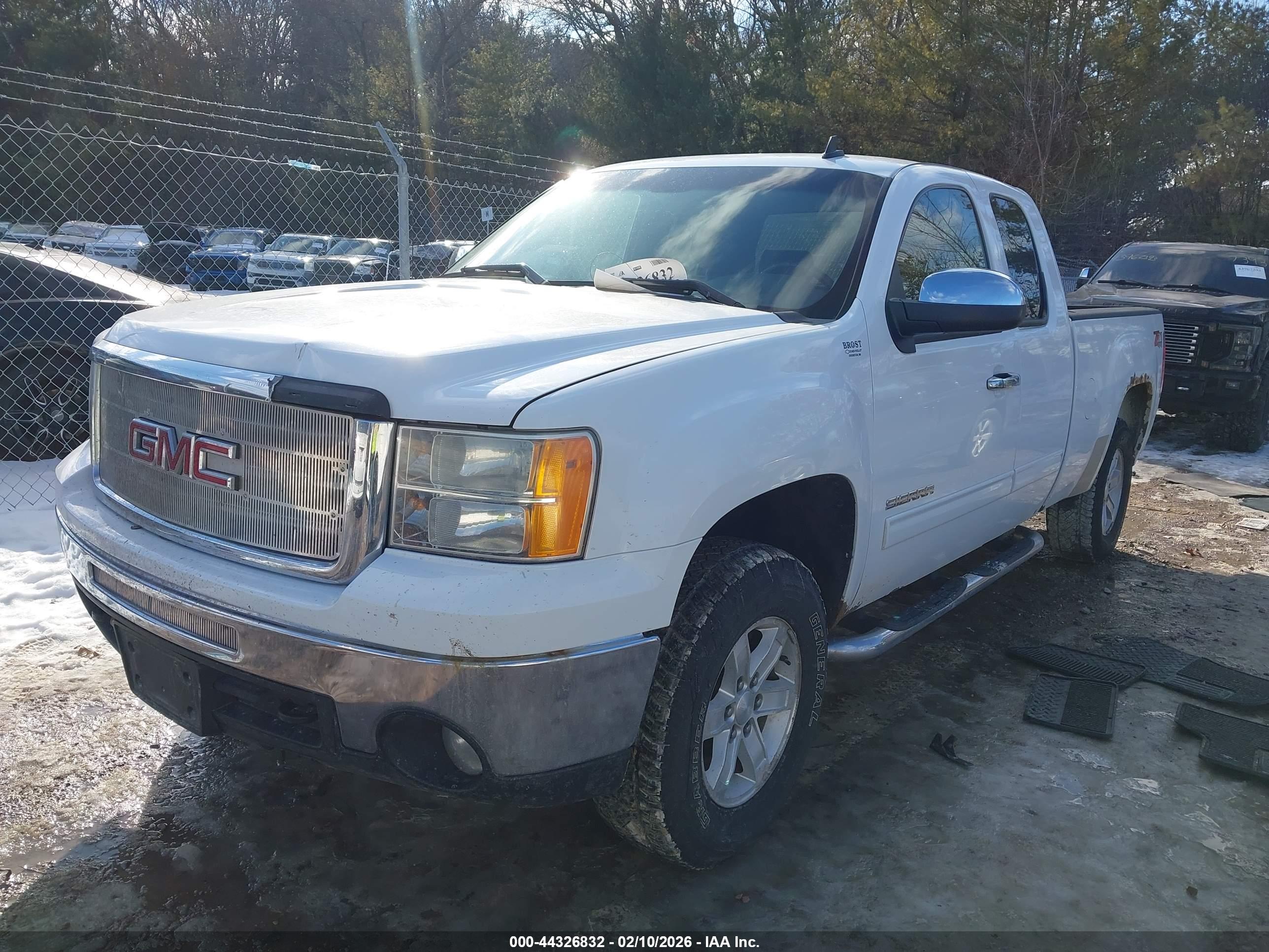 GMC SIERRA image 2