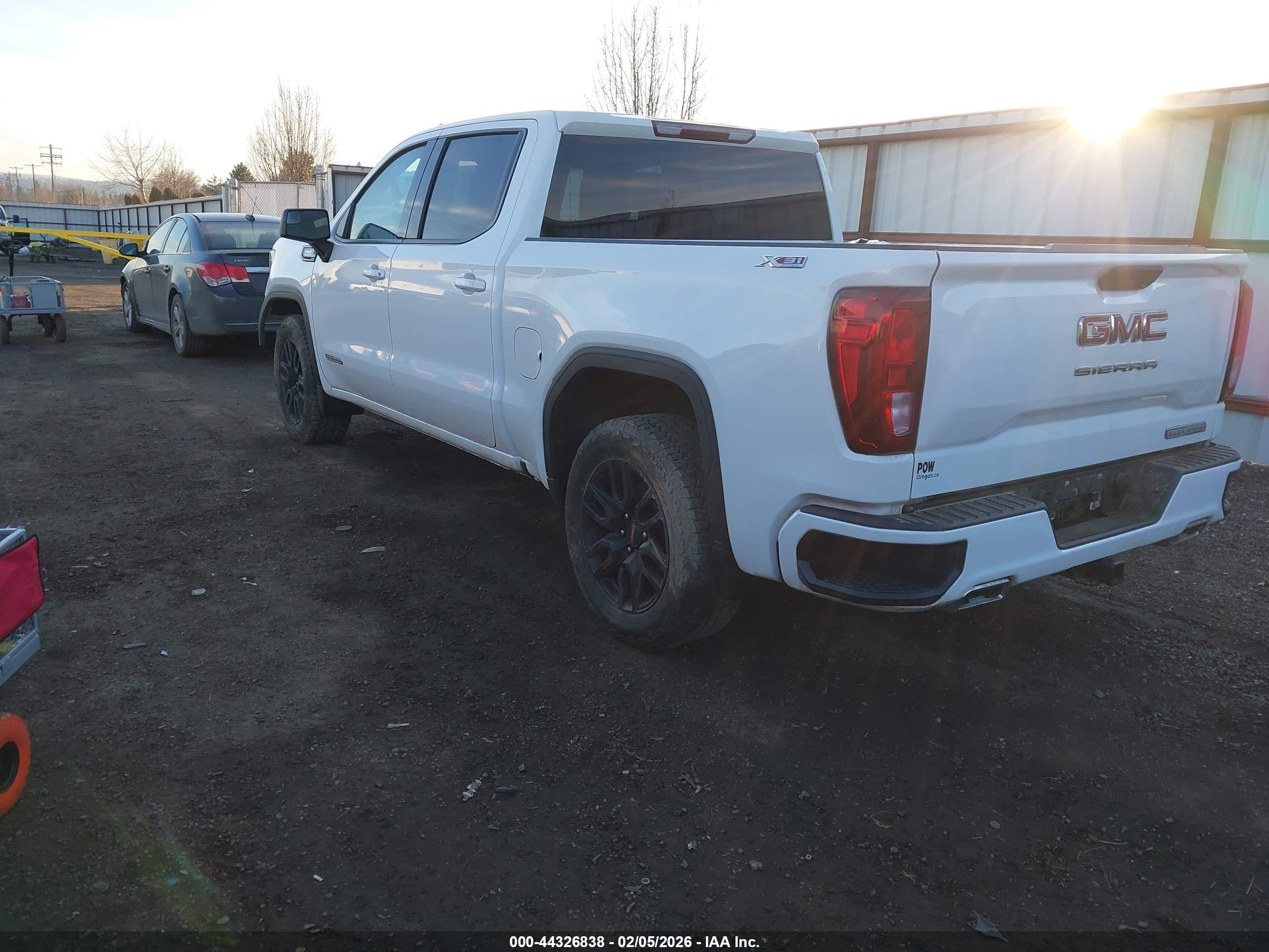 GMC SIERRA image 3