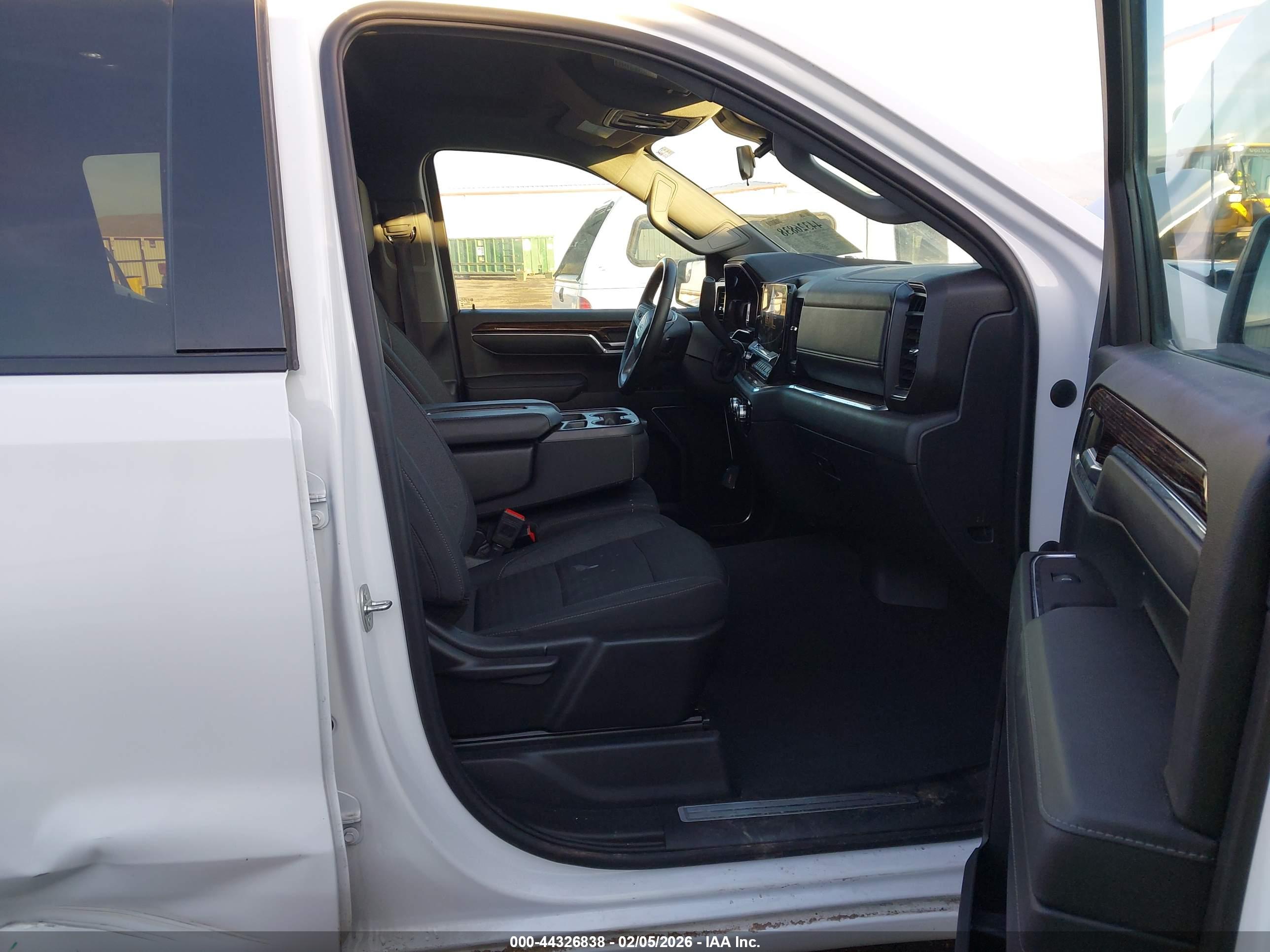 GMC SIERRA image 5