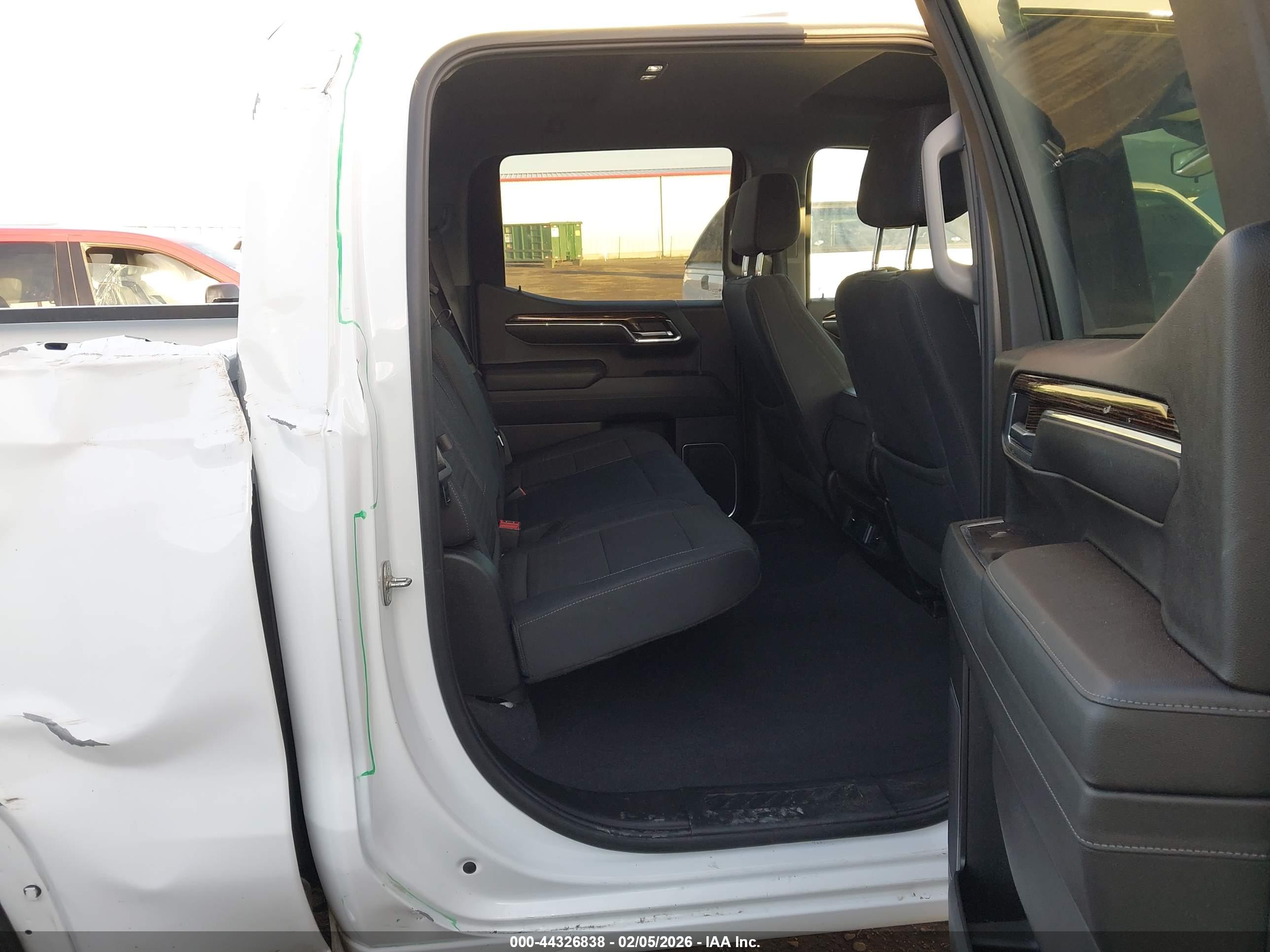 GMC SIERRA image 8