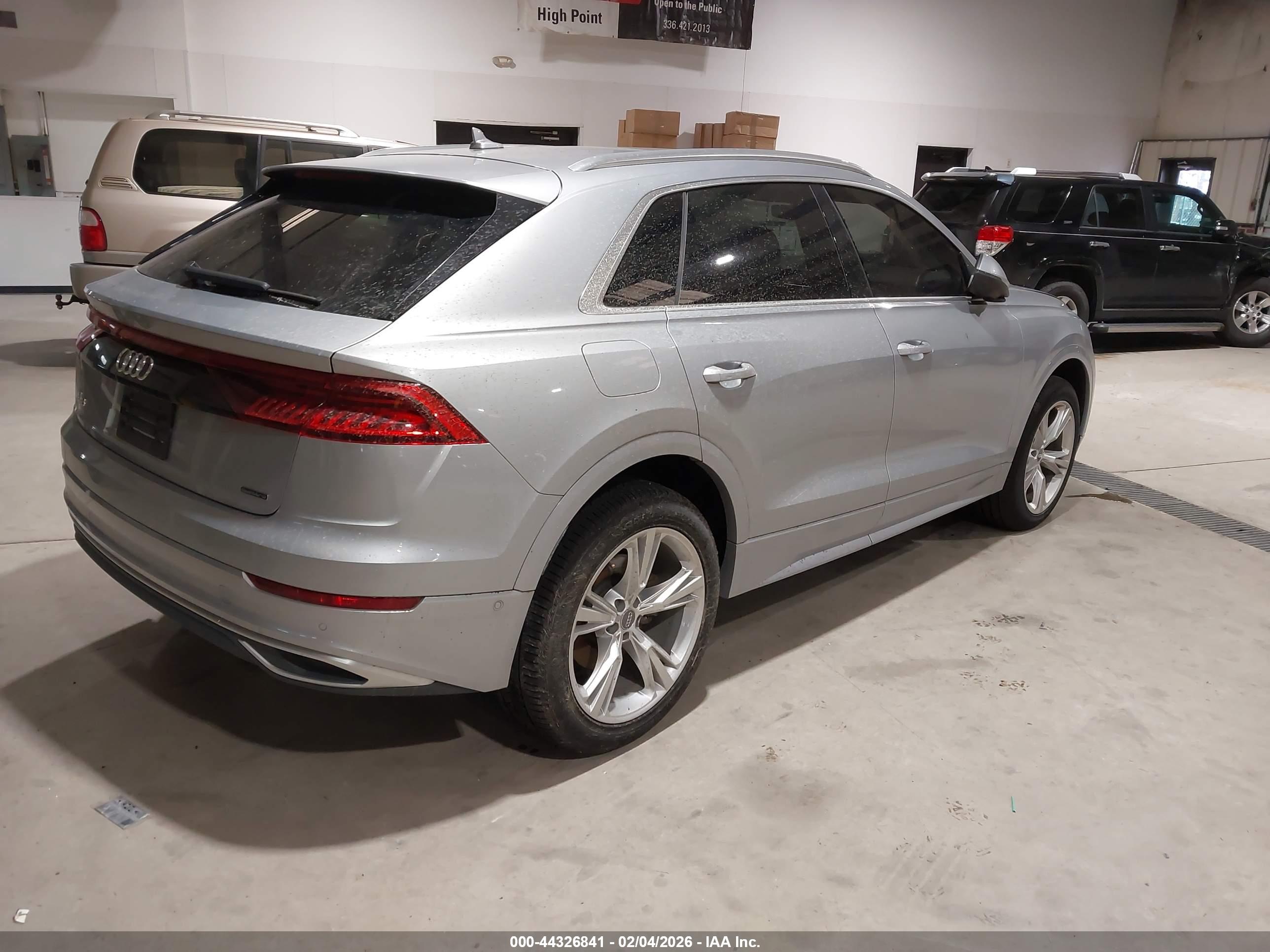 AUDI Q8 image 4