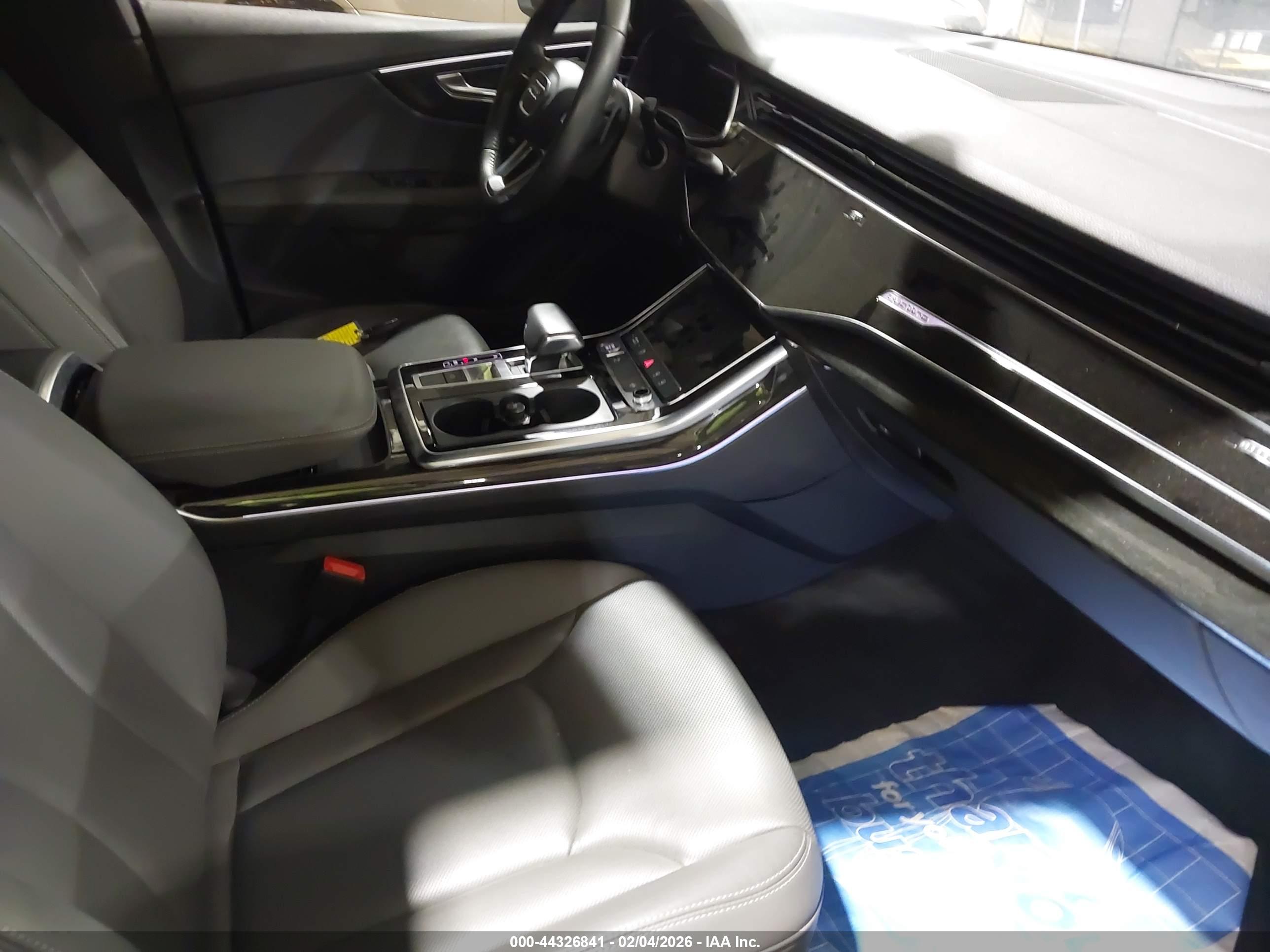 AUDI Q8 image 5