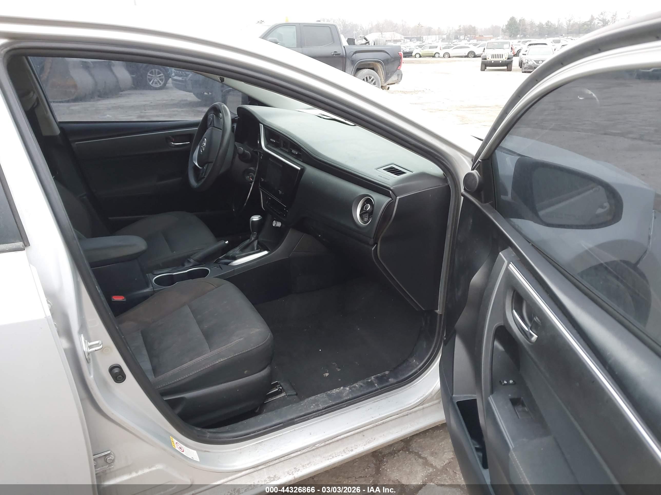 TOYOTA COROLLA image 5