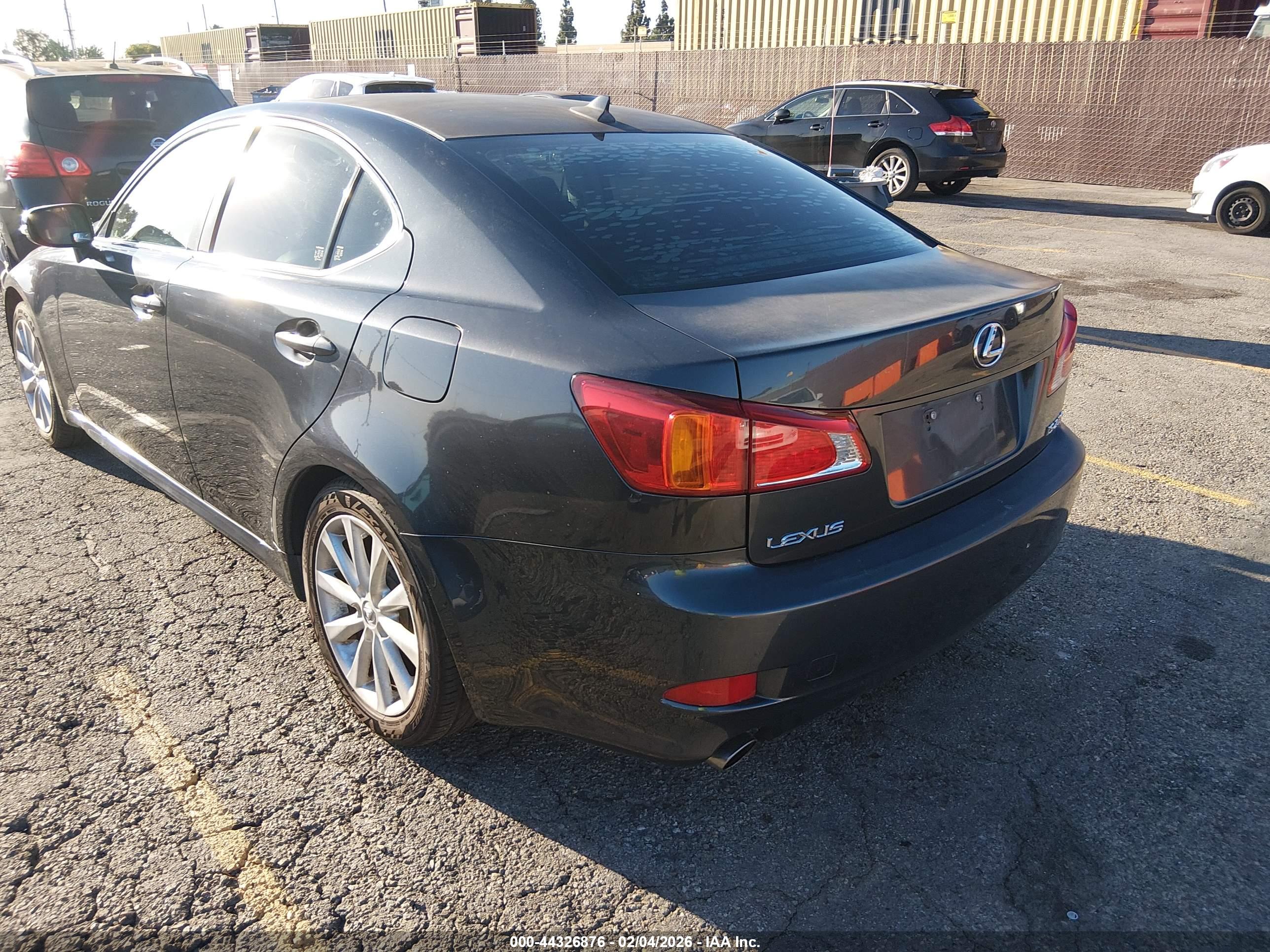 LEXUS IS image 3