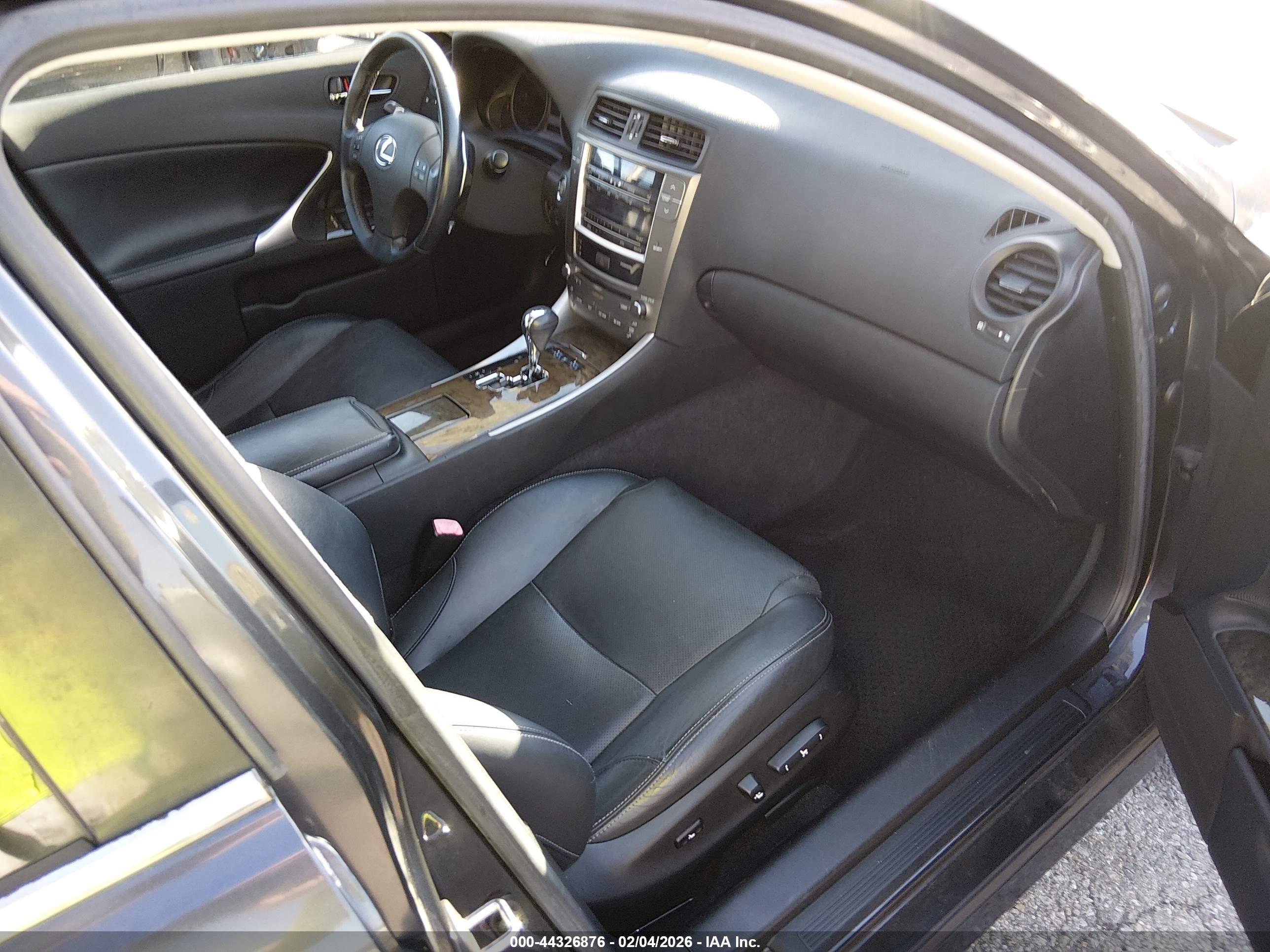 LEXUS IS image 5