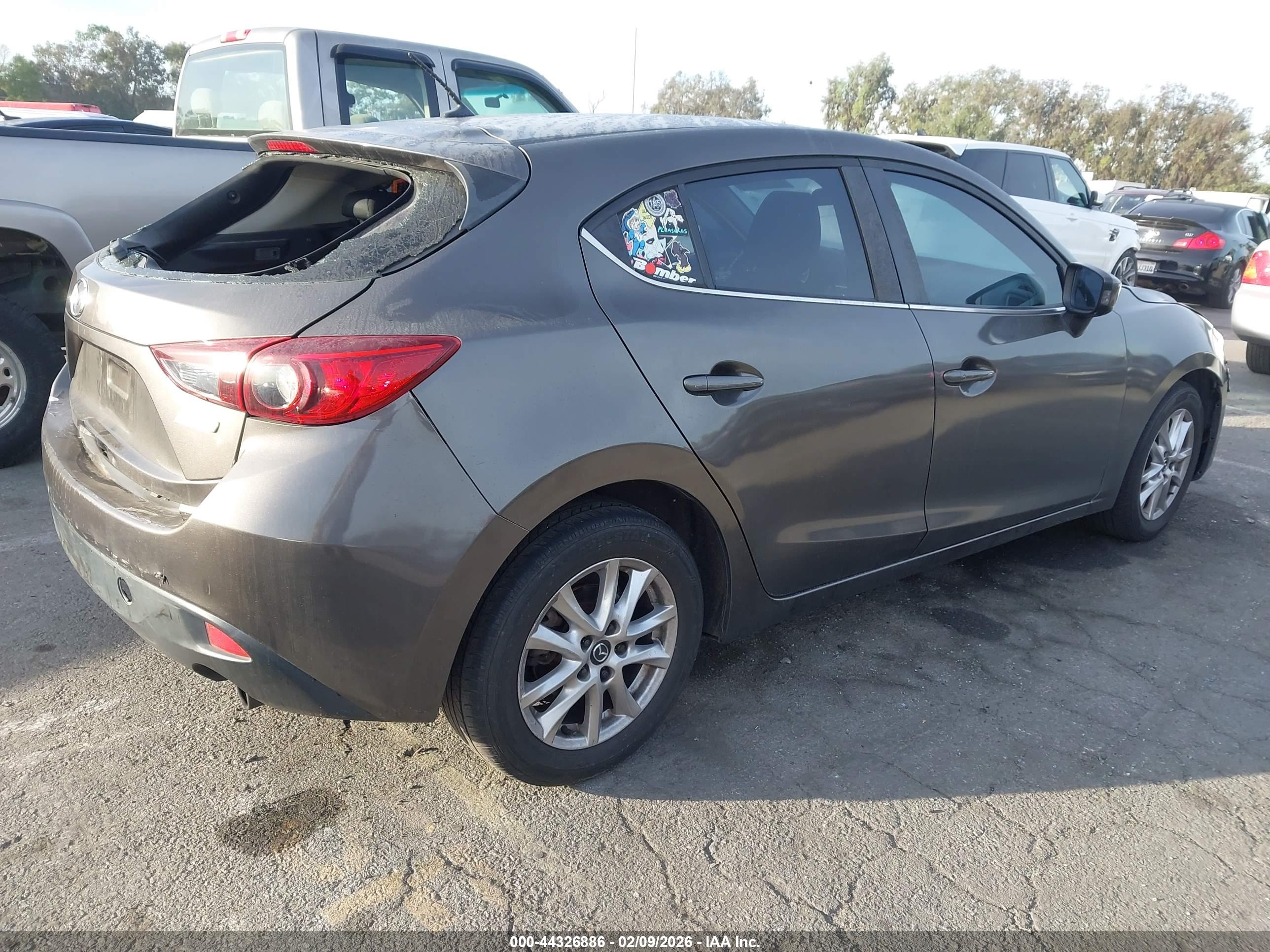 MAZDA MAZDA3 image 4