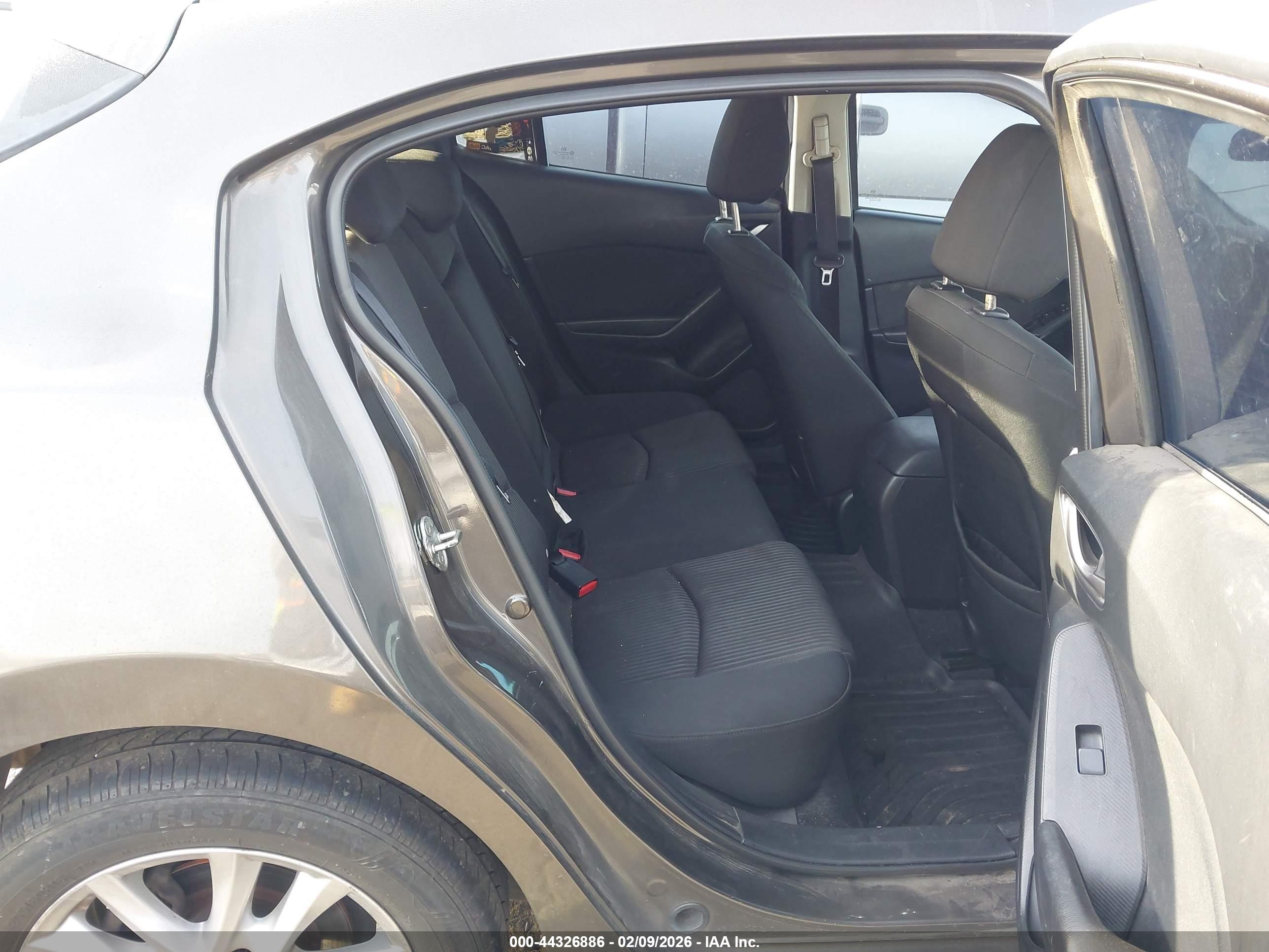 MAZDA MAZDA3 image 8