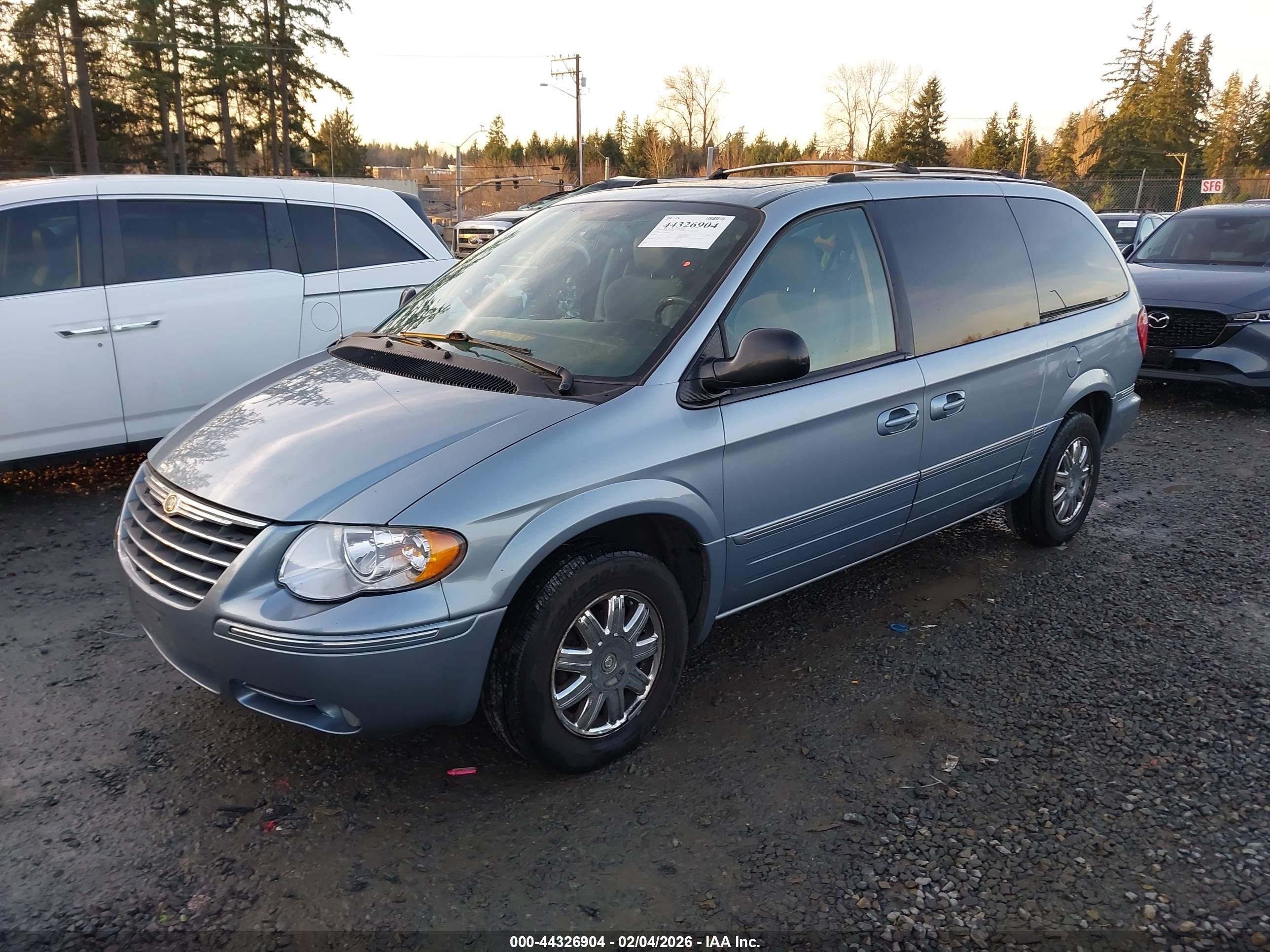 CHRYSLER TOWN image 2