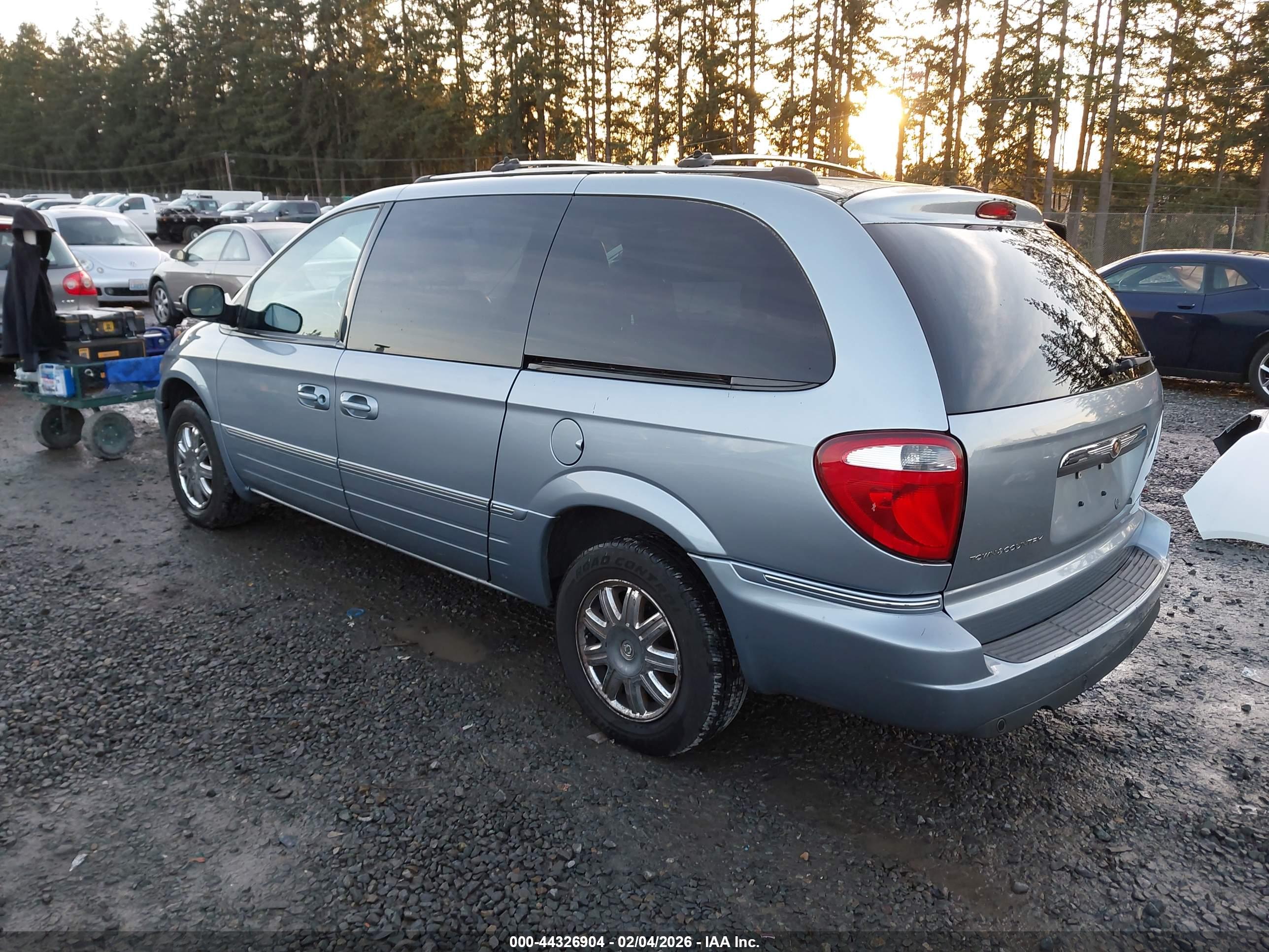 CHRYSLER TOWN image 3