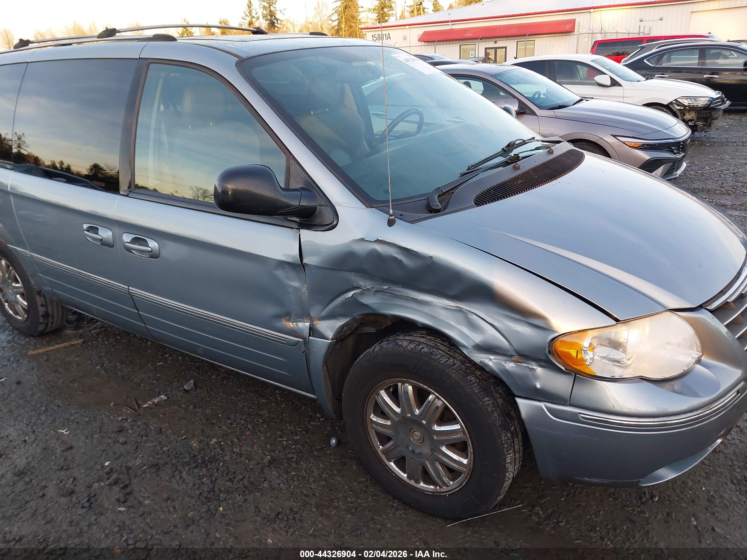 CHRYSLER TOWN image 6