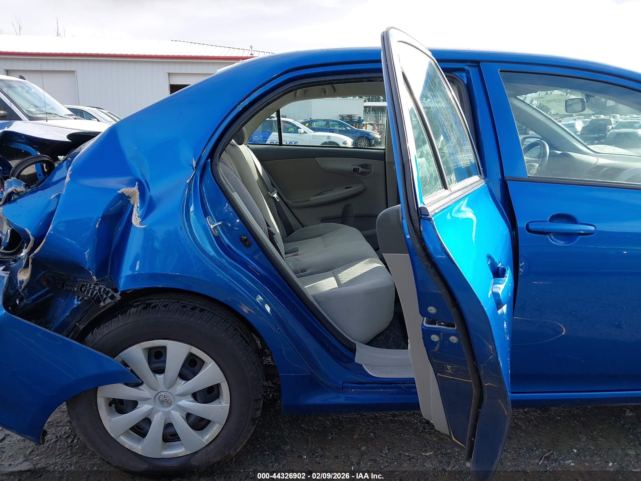 TOYOTA COROLLA image 8