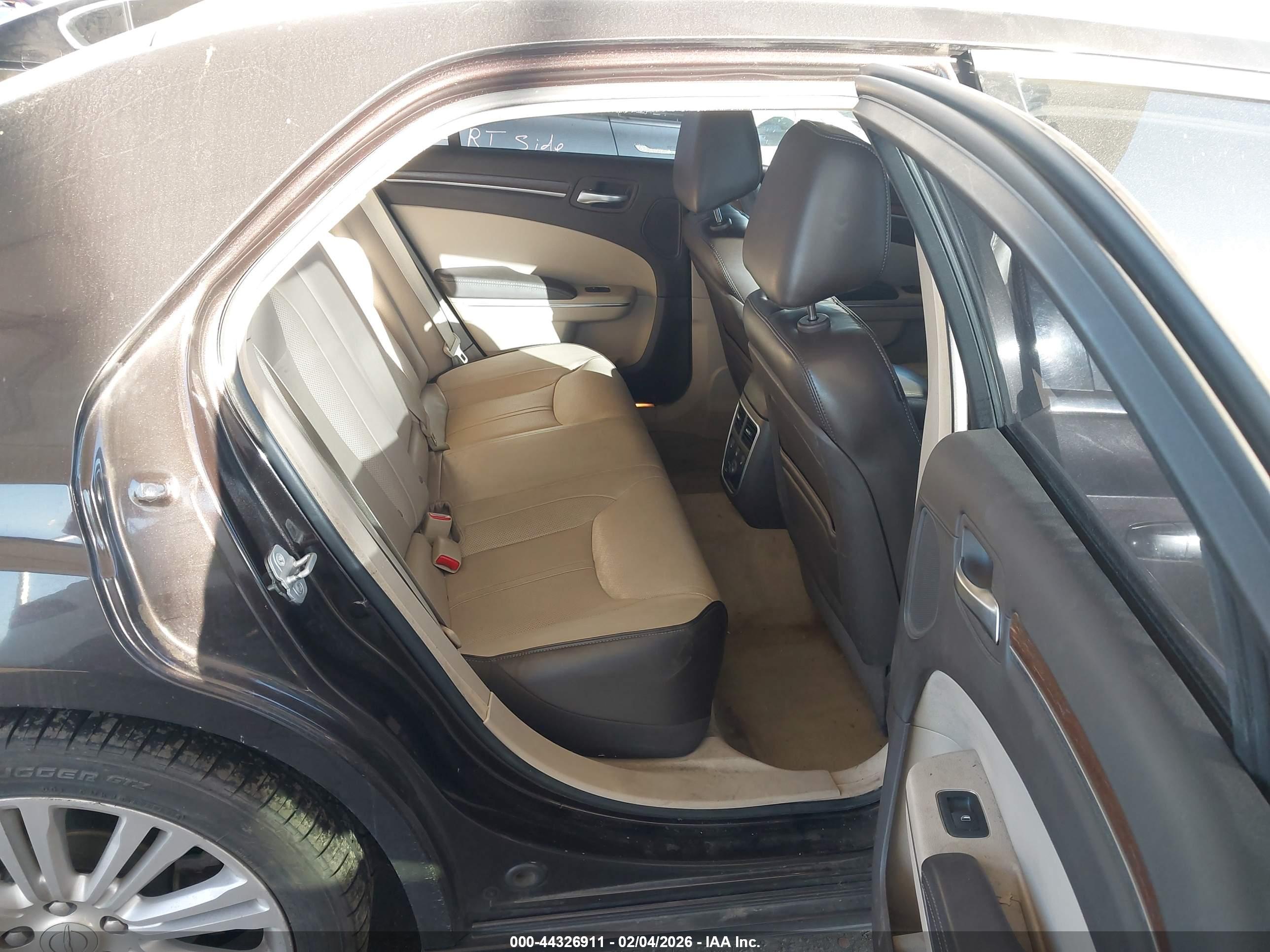 CHRYSLER 300C image 8