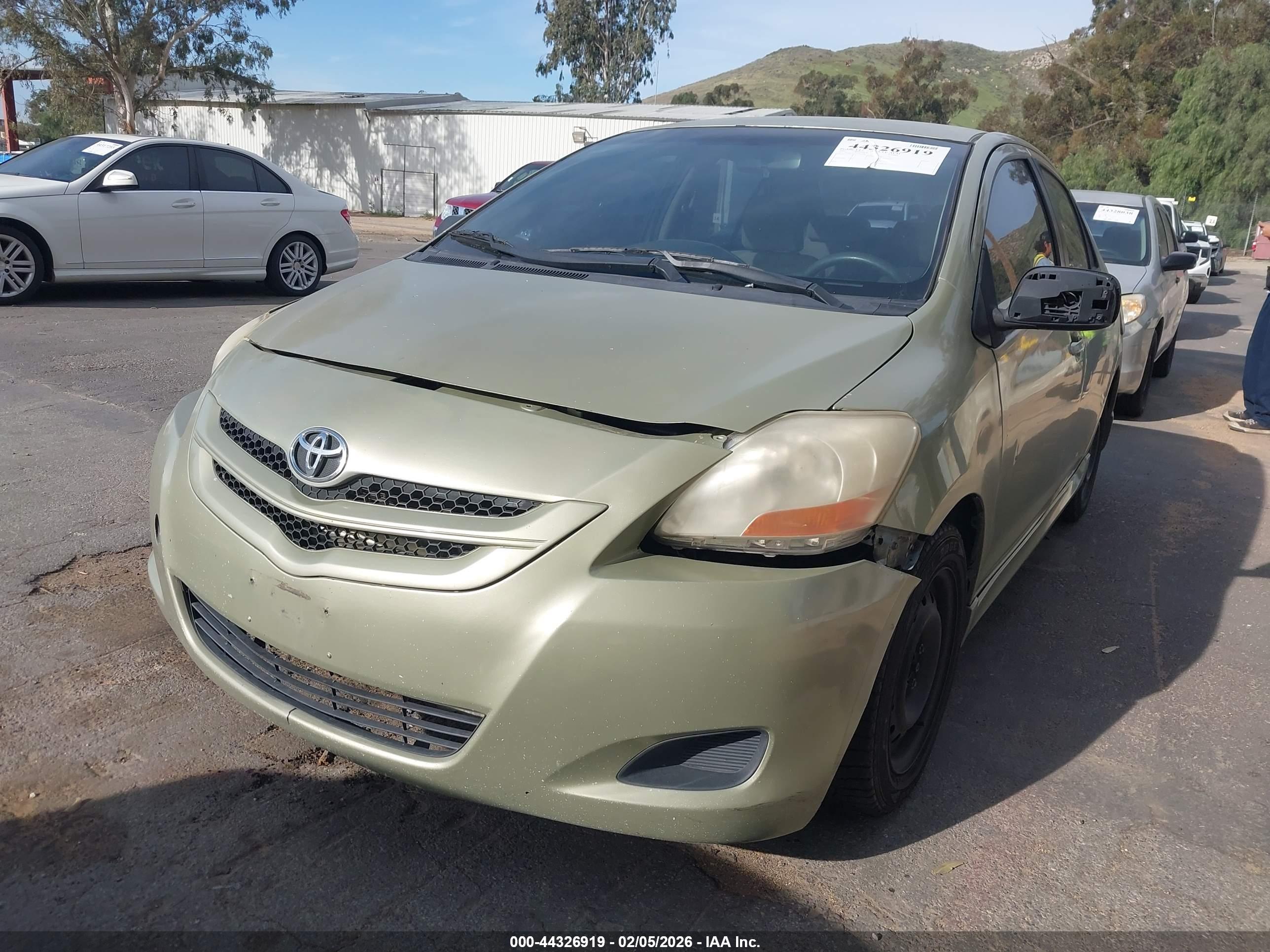 TOYOTA YARIS image 2