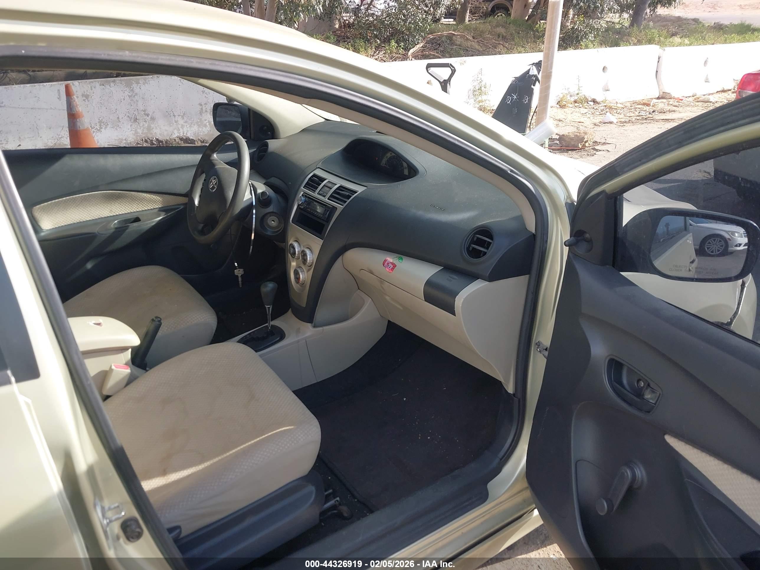 TOYOTA YARIS image 5