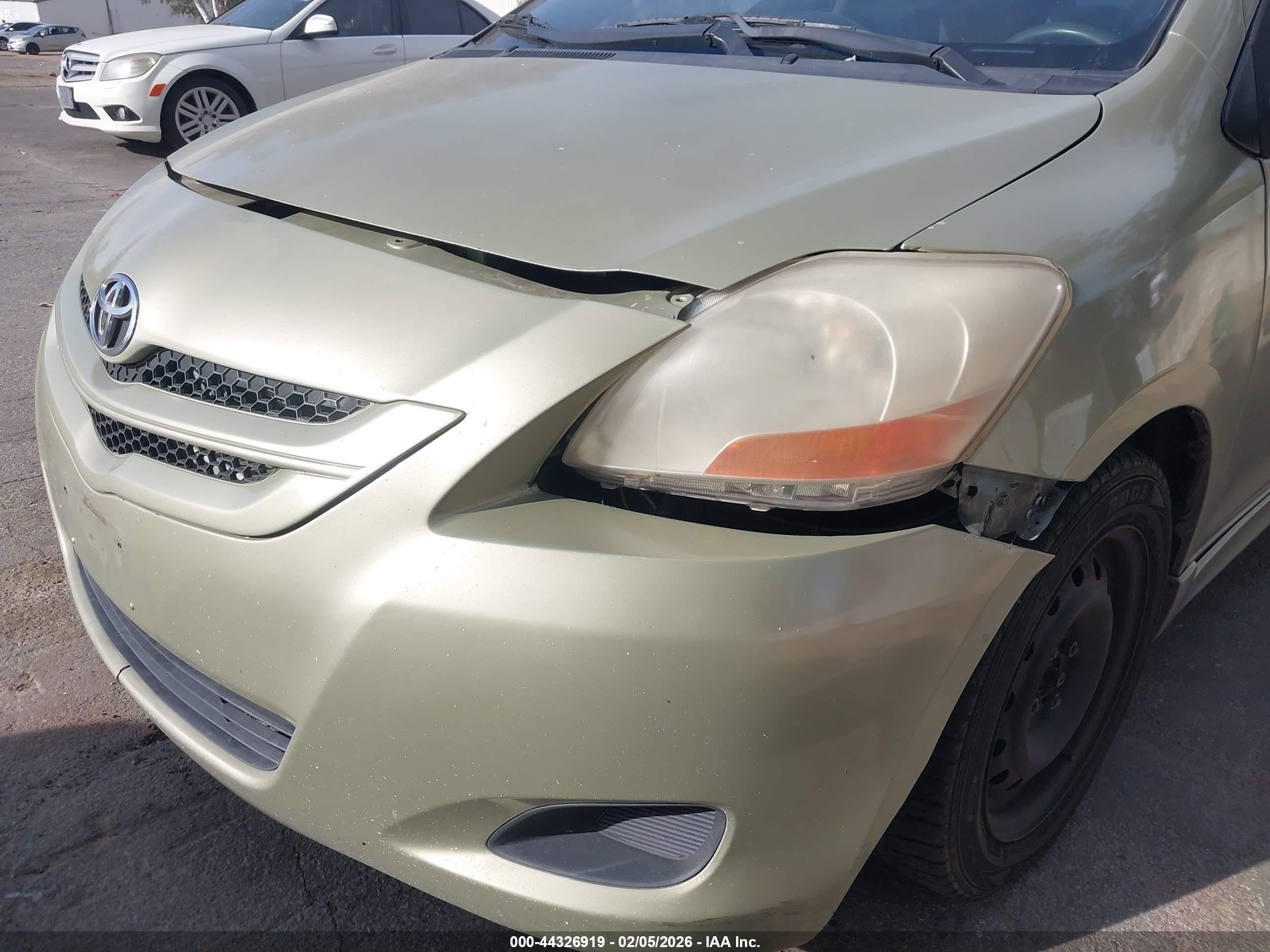 TOYOTA YARIS image 6