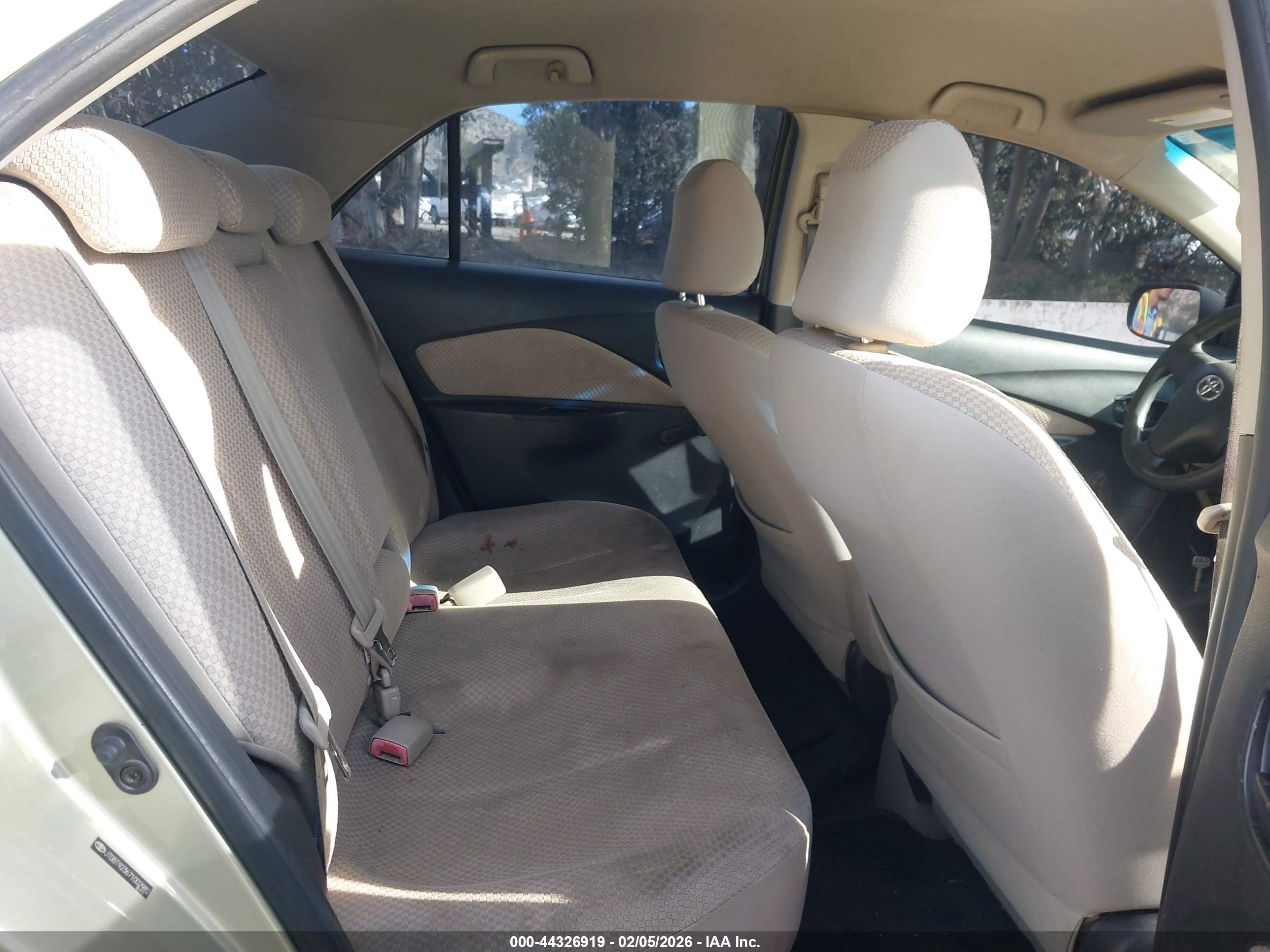 TOYOTA YARIS image 8