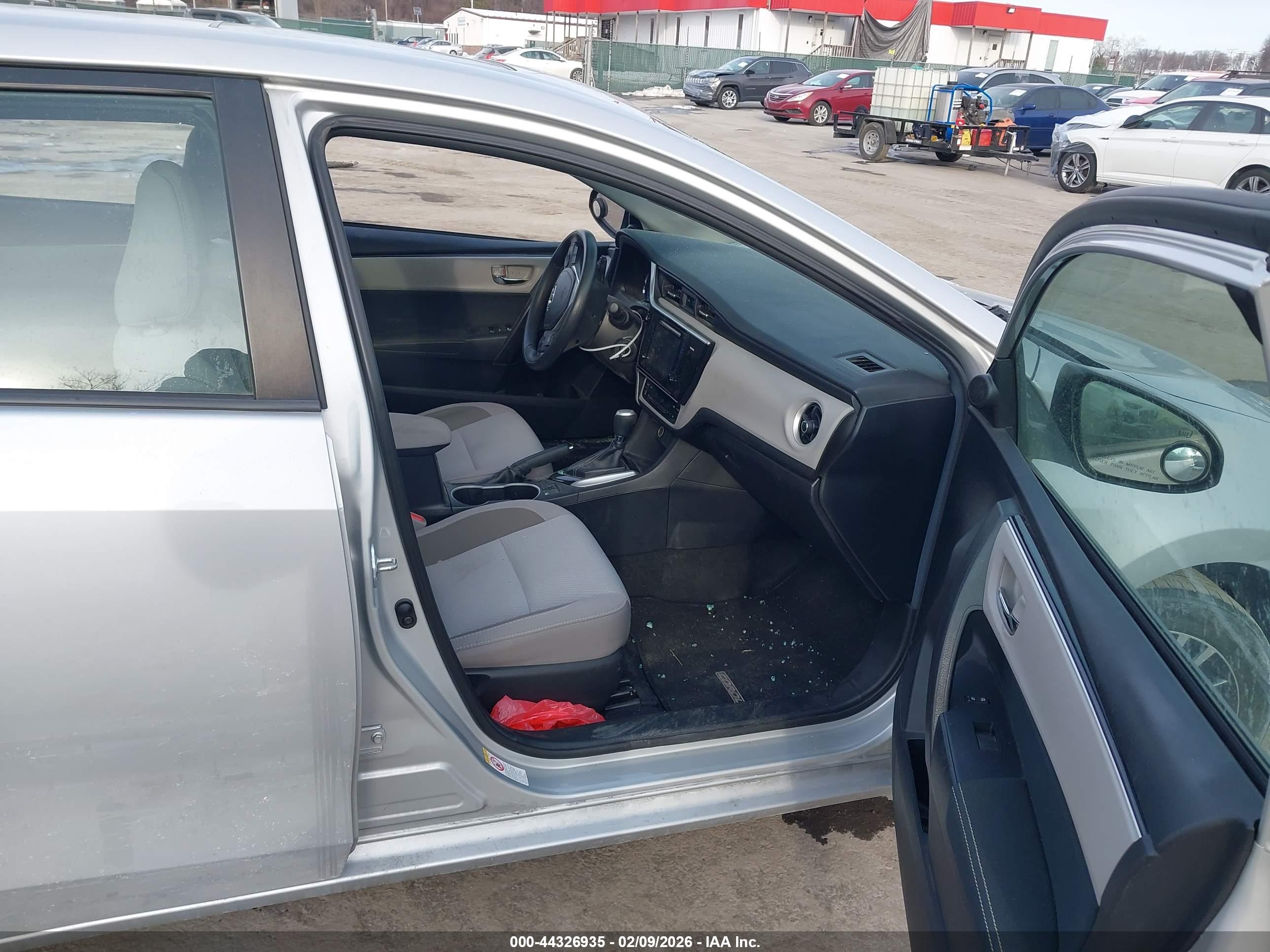 TOYOTA COROLLA image 5